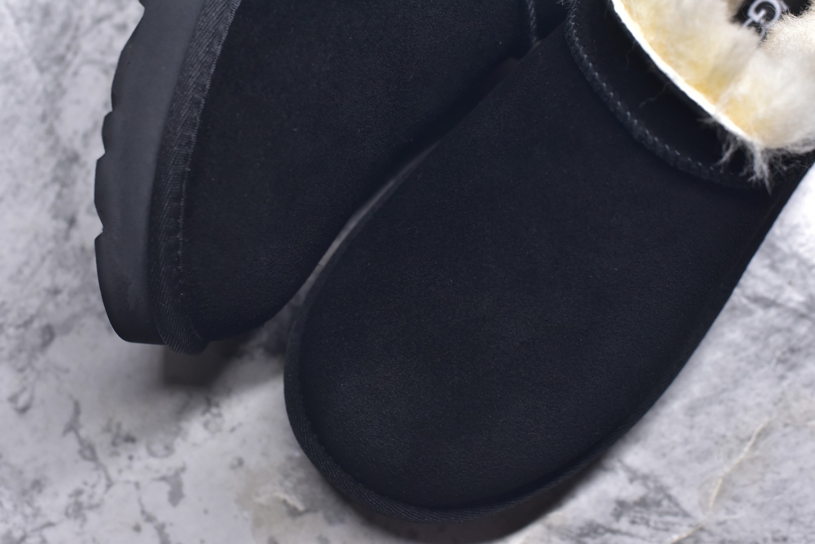 图片[8]-#X1 全网最齐 ugg 100个配色 市面顶级版本 25新款 UGG Classic Micro 经典超迷你 经典靴型搭载更低帮设计 居家外出易搭配 广州外贸大厂生产 鞋头到鞋垫真羊皮毛一体 独立外盒包装 芯片 带防水工艺 区别市面任何版本 独立原版开发大底 羊绒鞋垫 冬季保暖外出 家居都是很适合的选择 近年uug推出款式系列 局部偏向年轻消费者喜好 也走到时尚潮流穿搭的前沿 鞋身材质 防泼水涂层翻毛皮鞋面 17毫米UGGPURE™植入式羊毛内底 轻便防滑舒适橡胶外底 带有品牌LOGO商标 带全套包装 尺码： 35 36 37 38 39 40-选品中心