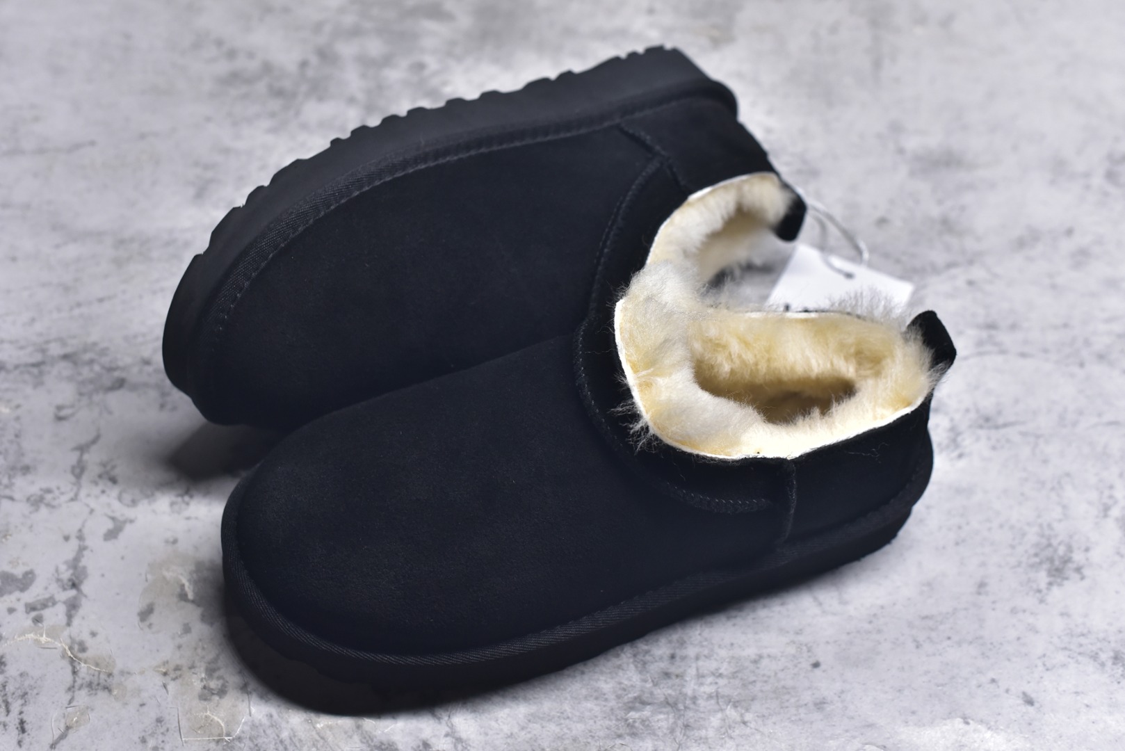 图片[7]-#X1 全网最齐 ugg 100个配色 市面顶级版本 25新款 UGG Classic Micro 经典超迷你 经典靴型搭载更低帮设计 居家外出易搭配 广州外贸大厂生产 鞋头到鞋垫真羊皮毛一体 独立外盒包装 芯片 带防水工艺 区别市面任何版本 独立原版开发大底 羊绒鞋垫 冬季保暖外出 家居都是很适合的选择 近年uug推出款式系列 局部偏向年轻消费者喜好 也走到时尚潮流穿搭的前沿 鞋身材质 防泼水涂层翻毛皮鞋面 17毫米UGGPURE™植入式羊毛内底 轻便防滑舒适橡胶外底 带有品牌LOGO商标 带全套包装 尺码： 35 36 37 38 39 40-选品中心