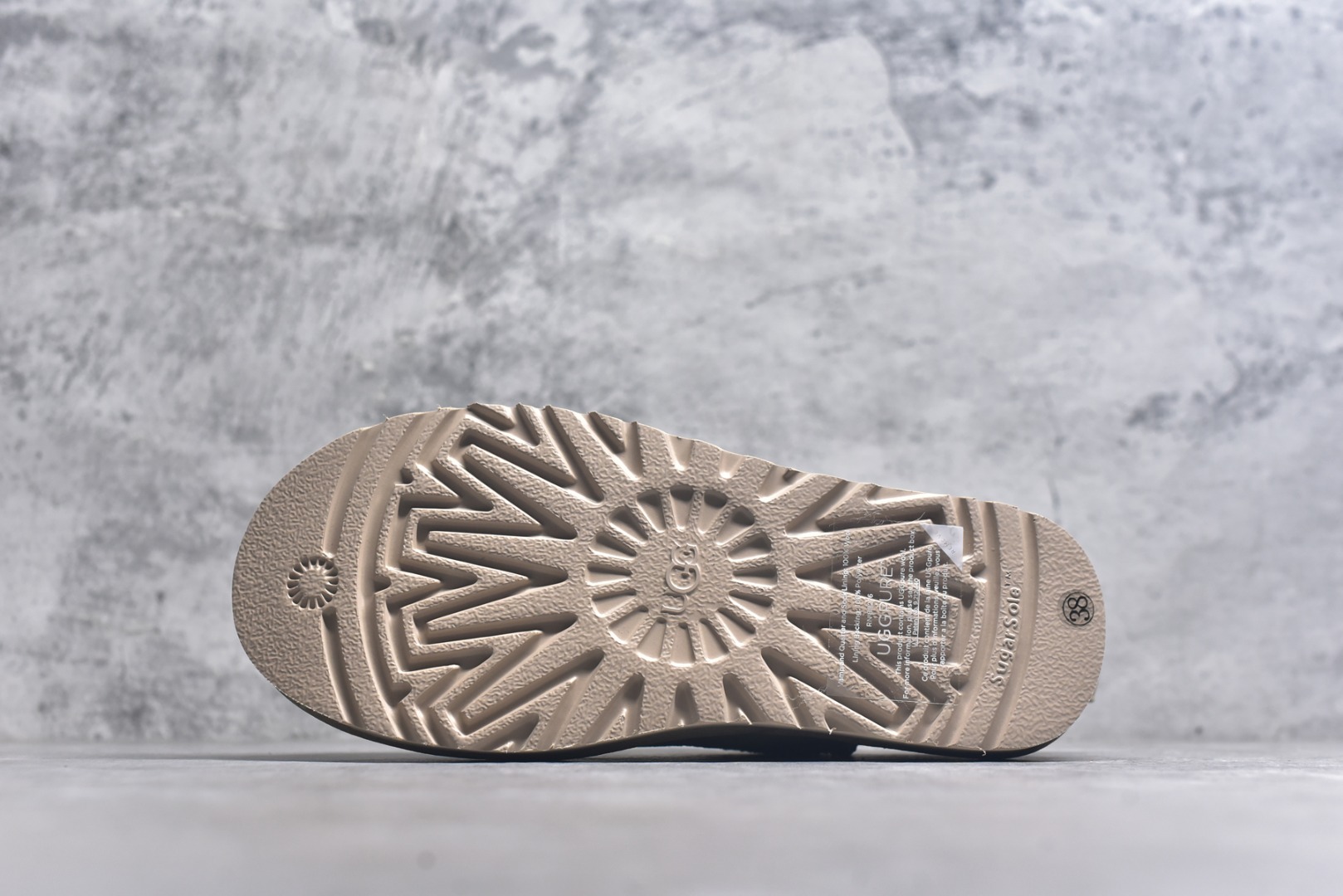 图片[6]-#X1 全网最齐 ugg 100个配色 市面顶级版本 25新款 UGG Classic Micro 经典超迷你 经典靴型搭载更低帮设计 居家外出易搭配 广州外贸大厂生产 鞋头到鞋垫真羊皮毛一体 独立外盒包装 芯片 带防水工艺 区别市面任何版本 独立原版开发大底 羊绒鞋垫 冬季保暖外出 家居都是很适合的选择 近年uug推出款式系列 局部偏向年轻消费者喜好 也走到时尚潮流穿搭的前沿 鞋身材质 防泼水涂层翻毛皮鞋面 17毫米UGGPURE™植入式羊毛内底 轻便防滑舒适橡胶外底 带有品牌LOGO商标 带全套包装 尺码： 35 36 37 38 39 40-选品中心