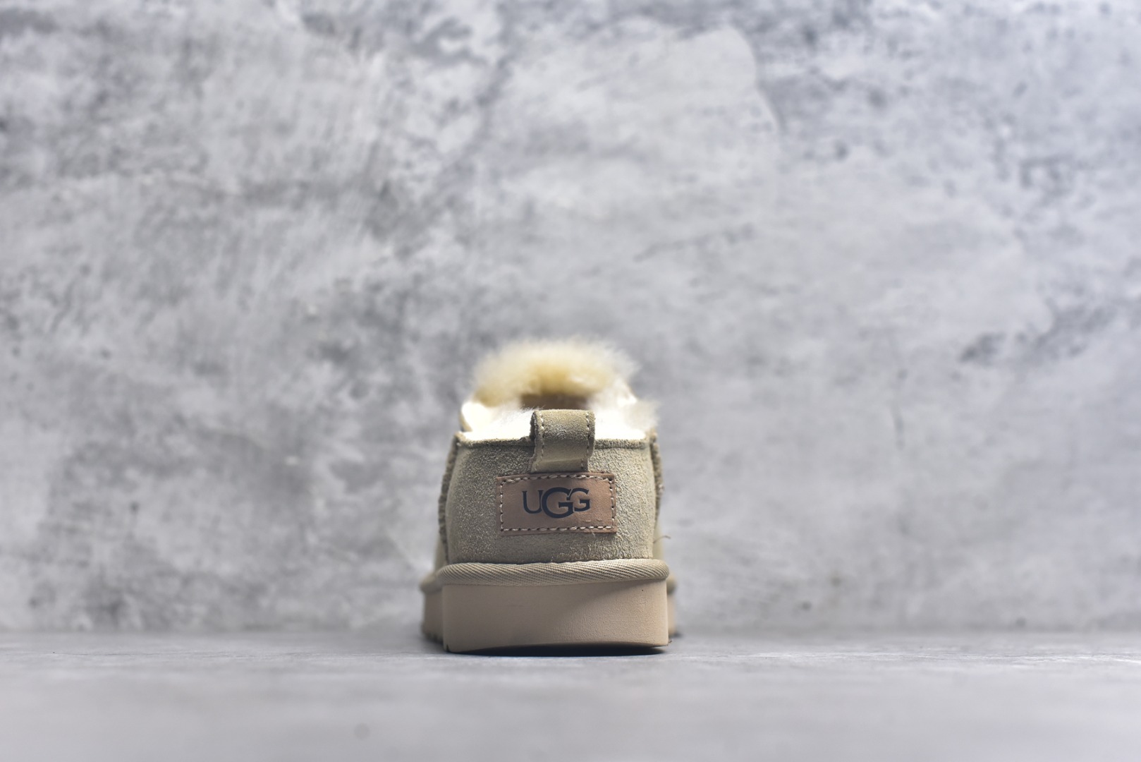 图片[5]-#X1 全网最齐 ugg 100个配色 市面顶级版本 25新款 UGG Classic Micro 经典超迷你 经典靴型搭载更低帮设计 居家外出易搭配 广州外贸大厂生产 鞋头到鞋垫真羊皮毛一体 独立外盒包装 芯片 带防水工艺 区别市面任何版本 独立原版开发大底 羊绒鞋垫 冬季保暖外出 家居都是很适合的选择 近年uug推出款式系列 局部偏向年轻消费者喜好 也走到时尚潮流穿搭的前沿 鞋身材质 防泼水涂层翻毛皮鞋面 17毫米UGGPURE™植入式羊毛内底 轻便防滑舒适橡胶外底 带有品牌LOGO商标 带全套包装 尺码： 35 36 37 38 39 40-选品中心
