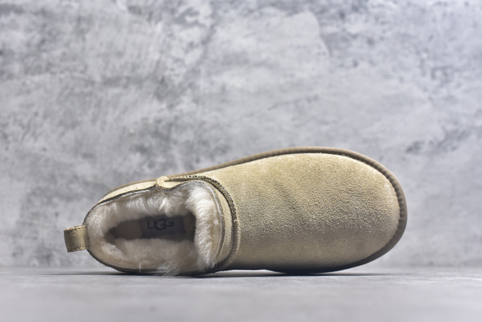 图片[4]-#X1 全网最齐 ugg 100个配色 市面顶级版本 25新款 UGG Classic Micro 经典超迷你 经典靴型搭载更低帮设计 居家外出易搭配 广州外贸大厂生产 鞋头到鞋垫真羊皮毛一体 独立外盒包装 芯片 带防水工艺 区别市面任何版本 独立原版开发大底 羊绒鞋垫 冬季保暖外出 家居都是很适合的选择 近年uug推出款式系列 局部偏向年轻消费者喜好 也走到时尚潮流穿搭的前沿 鞋身材质 防泼水涂层翻毛皮鞋面 17毫米UGGPURE™植入式羊毛内底 轻便防滑舒适橡胶外底 带有品牌LOGO商标 带全套包装 尺码： 35 36 37 38 39 40-选品中心