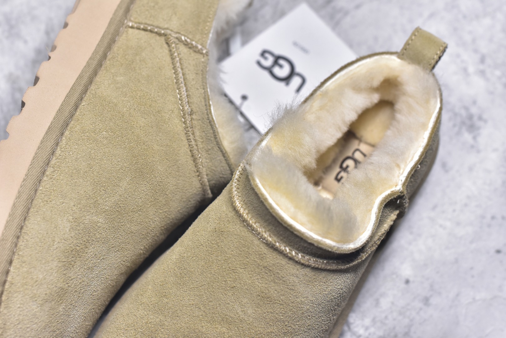 图片[9]-#X1 全网最齐 ugg 100个配色 市面顶级版本 25新款 UGG Classic Micro 经典超迷你 经典靴型搭载更低帮设计 居家外出易搭配 广州外贸大厂生产 鞋头到鞋垫真羊皮毛一体 独立外盒包装 芯片 带防水工艺 区别市面任何版本 独立原版开发大底 羊绒鞋垫 冬季保暖外出 家居都是很适合的选择 近年uug推出款式系列 局部偏向年轻消费者喜好 也走到时尚潮流穿搭的前沿 鞋身材质 防泼水涂层翻毛皮鞋面 17毫米UGGPURE™植入式羊毛内底 轻便防滑舒适橡胶外底 带有品牌LOGO商标 带全套包装 尺码： 35 36 37 38 39 40-选品中心