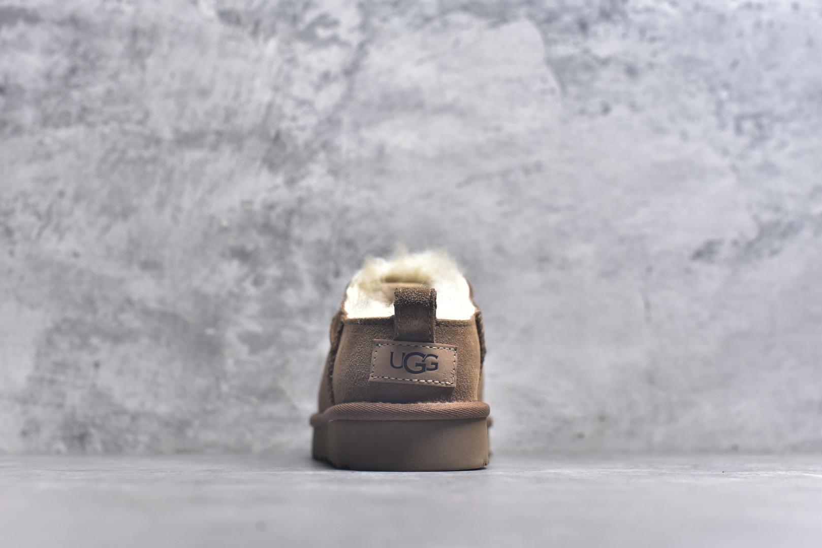 图片[5]-#X1 全网最齐 ugg 100个配色 市面顶级版本 25新款 UGG Classic Micro 经典超迷你 经典靴型搭载更低帮设计 居家外出易搭配 广州外贸大厂生产 鞋头到鞋垫真羊皮毛一体 独立外盒包装 芯片 带防水工艺 区别市面任何版本 独立原版开发大底 羊绒鞋垫 冬季保暖外出 家居都是很适合的选择 近年uug推出款式系列 局部偏向年轻消费者喜好 也走到时尚潮流穿搭的前沿 鞋身材质 防泼水涂层翻毛皮鞋面 17毫米UGGPURE™植入式羊毛内底 轻便防滑舒适橡胶外底 带有品牌LOGO商标 带全套包装 尺码： 35 36 37 38 39 40-选品中心