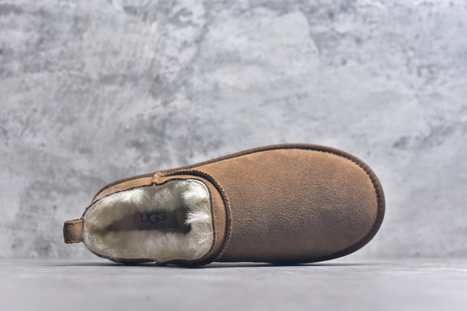 图片[4]-#X1 全网最齐 ugg 100个配色 市面顶级版本 25新款 UGG Classic Micro 经典超迷你 经典靴型搭载更低帮设计 居家外出易搭配 广州外贸大厂生产 鞋头到鞋垫真羊皮毛一体 独立外盒包装 芯片 带防水工艺 区别市面任何版本 独立原版开发大底 羊绒鞋垫 冬季保暖外出 家居都是很适合的选择 近年uug推出款式系列 局部偏向年轻消费者喜好 也走到时尚潮流穿搭的前沿 鞋身材质 防泼水涂层翻毛皮鞋面 17毫米UGGPURE™植入式羊毛内底 轻便防滑舒适橡胶外底 带有品牌LOGO商标 带全套包装 尺码： 35 36 37 38 39 40-选品中心