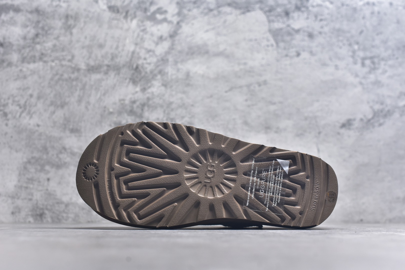 图片[6]-#X1 全网最齐 ugg 100个配色 市面顶级版本 25新款 UGG Classic Micro 经典超迷你 经典靴型搭载更低帮设计 居家外出易搭配 广州外贸大厂生产 鞋头到鞋垫真羊皮毛一体 独立外盒包装 芯片 带防水工艺 区别市面任何版本 独立原版开发大底 羊绒鞋垫 冬季保暖外出 家居都是很适合的选择 近年uug推出款式系列 局部偏向年轻消费者喜好 也走到时尚潮流穿搭的前沿 鞋身材质 防泼水涂层翻毛皮鞋面 17毫米UGGPURE™植入式羊毛内底 轻便防滑舒适橡胶外底 带有品牌LOGO商标 带全套包装 尺码： 35 36 37 38 39 40-选品中心