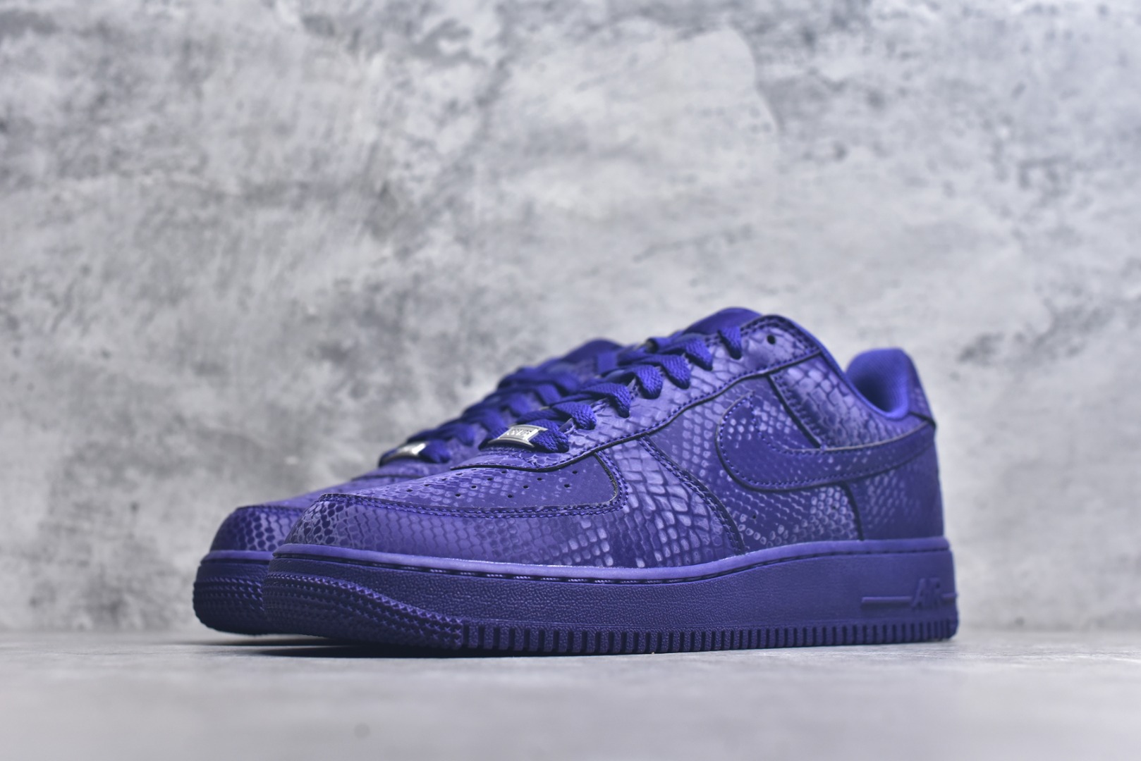 图片[2]-#NK Air Force 1 Low Kobe 空军一号时尚舒适防滑耐磨低帮板鞋 科比紫色 IB0018-500 实拍调校N版已经零色差零失真 百分百还原实物色彩所见即所得 不存在货不对板色差等低级问题 选购参考实物拍摄 不混卖不参货 只用心做好货严格选品 承诺混一赔十 尺码：36 36.5 37.5 38 38.5 39 40 40.5 41 42 42.5 43 44 44.5 45-选品中心