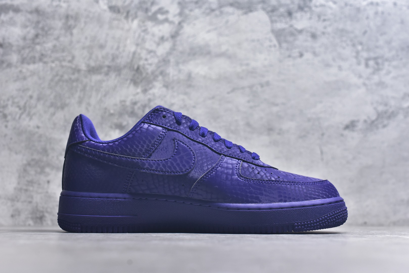 图片[3]-#NK Air Force 1 Low Kobe 空军一号时尚舒适防滑耐磨低帮板鞋 科比紫色 IB0018-500 实拍调校N版已经零色差零失真 百分百还原实物色彩所见即所得 不存在货不对板色差等低级问题 选购参考实物拍摄 不混卖不参货 只用心做好货严格选品 承诺混一赔十 尺码：36 36.5 37.5 38 38.5 39 40 40.5 41 42 42.5 43 44 44.5 45-选品中心