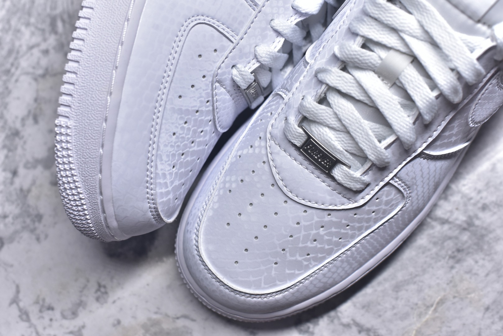 图片[8]-#NK Air Force 1 Low Kobe Forever White 空军一号时尚舒适防滑耐磨低帮板鞋 科比白色 IB0018-100 实拍调校N版已经零色差零失真 百分百还原实物色彩所见即所得 不存在货不对板色差等低级问题 选购参考实物拍摄 不混卖不参货 只用心做好货严格选品 承诺混一赔十 尺码：36 36.5 37.5 38 38.5 39 40 40.5 41 42 42.5 43 44 44.5 45-选品中心