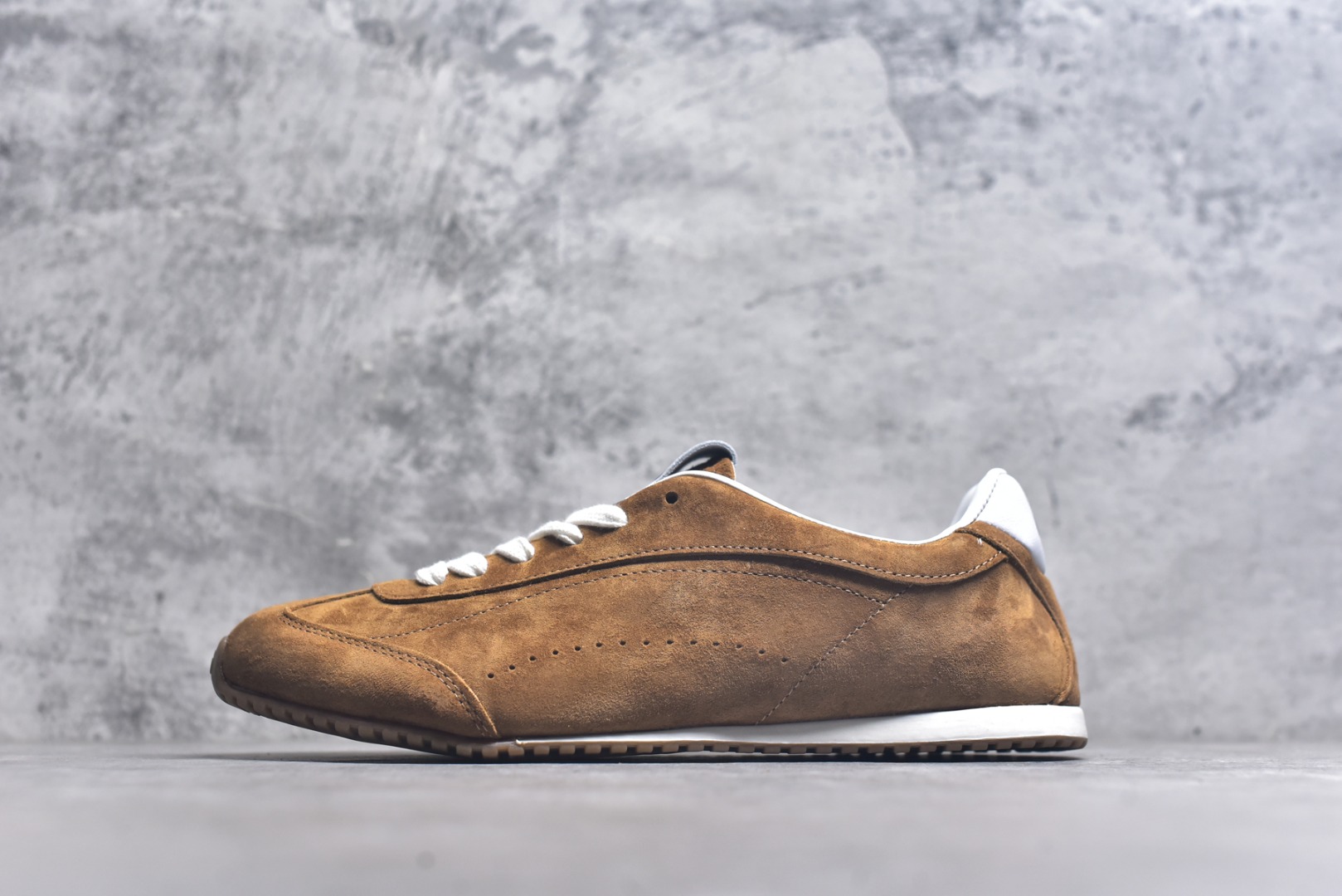 #Alo Yoga Sunset Sneaker 徳训生活休闲鞋 棕色 尺码：36 36.5 37 37.5 38 38.5 39 40 41 41.5 42 42.5 43 44 45 9.D4-选品中心