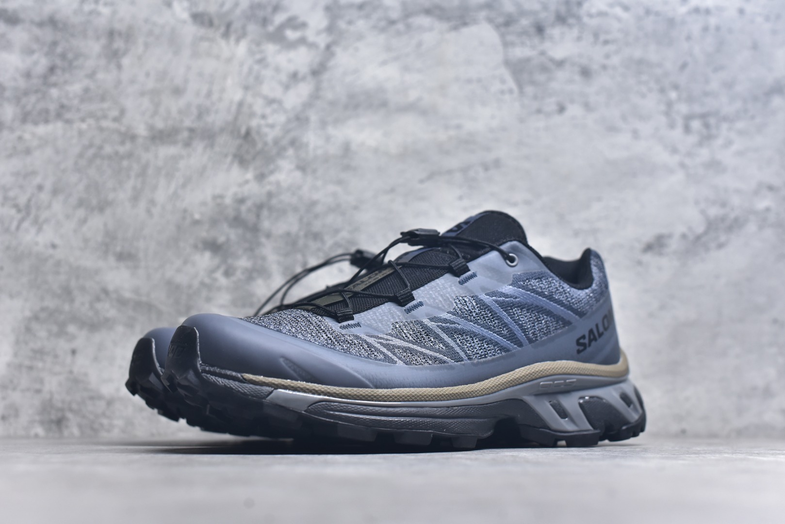 图片[2]-#Salomon XT-6 萨洛蒙复古潮流户外机能登山跑鞋 478739 纯原外贸平台特供订单 耗时半年巨作 全套原纸板楦头开发 原厂特供网布配套加持 确保原汁原味 完美呈现版型 原档数据独家私模五层组合大底 男女鞋同步官方开发至46.5 原装Ortholite轻量化鞋垫 中底布带钢印编号 原厂TPU锁扣 进口港宝加持 后跟自然饱满 还原公司包裹性 鞋面以“锯齿”状的包裹系统呈现 在基色底之下加入了各种色点缀 将公司的最新技术和时尚前卫的造型融入耐用的长跑款式中 鞋面由 TPU 薄膜制成 并焊接在高耐磨网眼上 使其既时尚又坚固 由 ACS底盘支撑 可增强稳定性和支撑力 以及由橡胶凸耳 Contragrip外底覆盖的 EVA 缓冲中底 旨在应对崎岖的地形 鞋舌上的彩色Salomon 标签、Quicklace 系统以及鞋头、鞋舌和鞋跟上的附加品牌使细节更加完美 让穿着者可以轻松驾驭户外与通勤下的任何运动生活场景 无缝鞋身户外随意纵横 颜值与脚感兼备 出街通勤 绝对非常吸睛 你值得拥有 尺码：36-46.5-选品中心