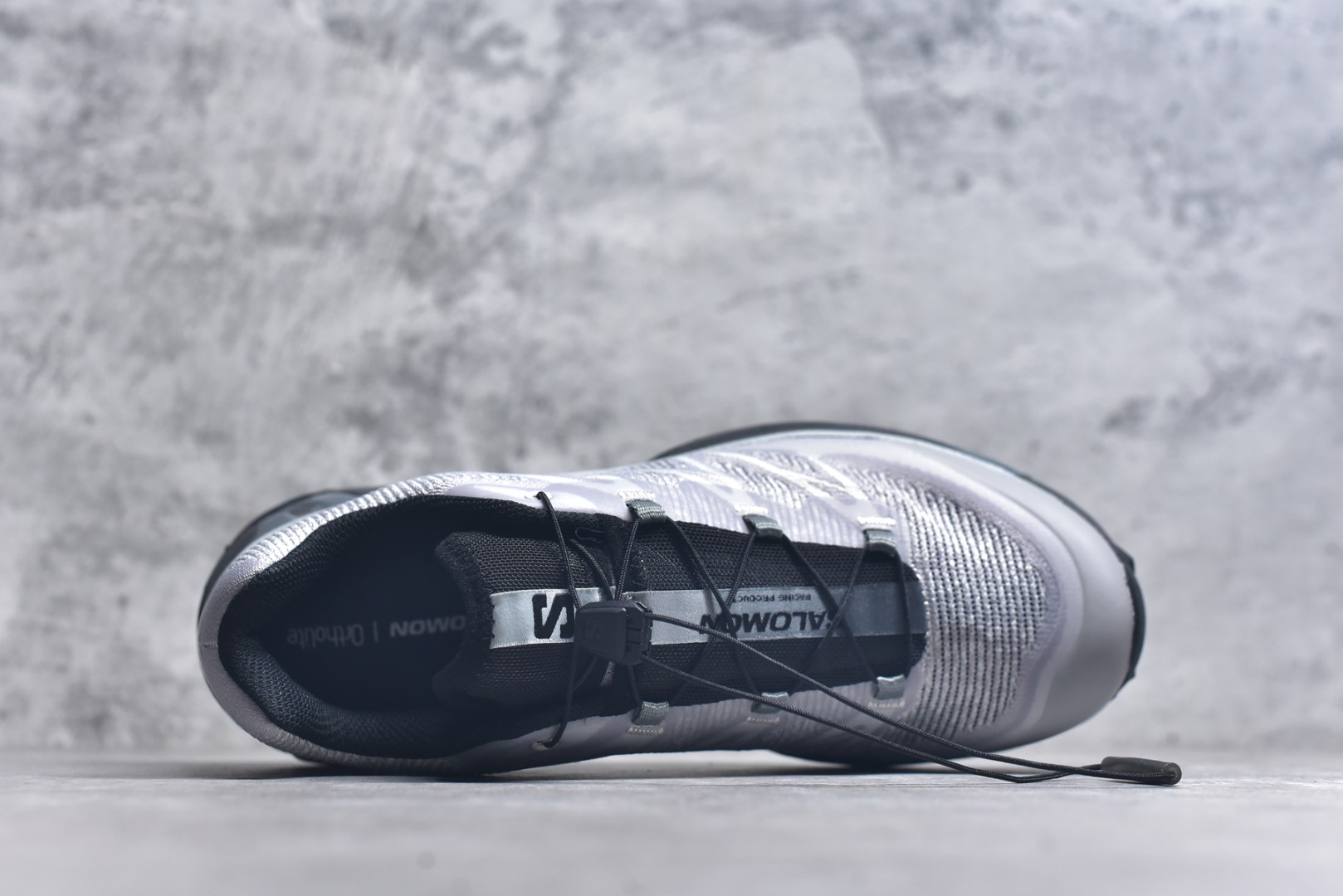 图片[4]-#Salomon XT-6 萨洛蒙复古潮流户外机能登山跑鞋 478738 纯原外贸平台特供订单 耗时半年巨作 全套原纸板楦头开发 原厂特供网布配套加持 确保原汁原味 完美呈现版型 原档数据独家私模五层组合大底 男女鞋同步官方开发至46.5 原装Ortholite轻量化鞋垫 中底布带钢印编号 原厂TPU锁扣 进口港宝加持 后跟自然饱满 还原公司包裹性 鞋面以“锯齿”状的包裹系统呈现 在基色底之下加入了各种色点缀 将公司的最新技术和时尚前卫的造型融入耐用的长跑款式中 鞋面由 TPU 薄膜制成 并焊接在高耐磨网眼上 使其既时尚又坚固 由 ACS底盘支撑 可增强稳定性和支撑力 以及由橡胶凸耳 Contragrip外底覆盖的 EVA 缓冲中底 旨在应对崎岖的地形 鞋舌上的彩色Salomon 标签、Quicklace 系统以及鞋头、鞋舌和鞋跟上的附加品牌使细节更加完美 让穿着者可以轻松驾驭户外与通勤下的任何运动生活场景 无缝鞋身户外随意纵横 颜值与脚感兼备 出街通勤 绝对非常吸睛 你值得拥有 尺码：36-46.5-选品中心