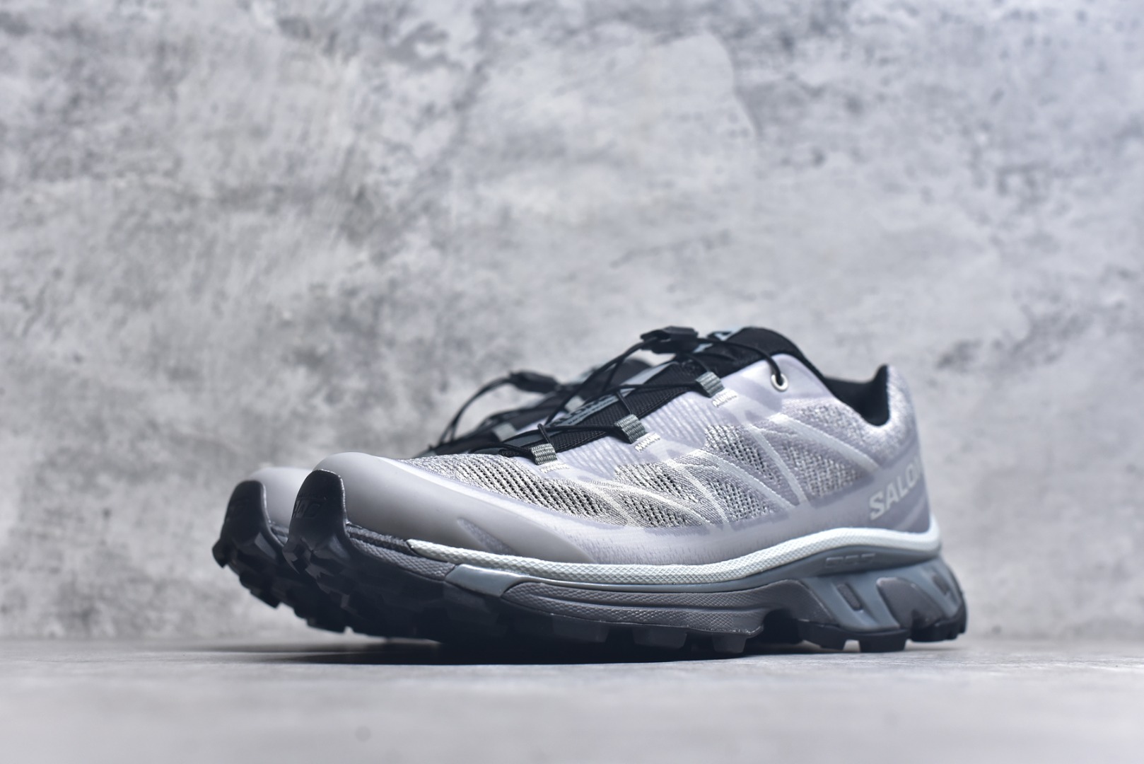 图片[2]-#Salomon XT-6 萨洛蒙复古潮流户外机能登山跑鞋 478738 纯原外贸平台特供订单 耗时半年巨作 全套原纸板楦头开发 原厂特供网布配套加持 确保原汁原味 完美呈现版型 原档数据独家私模五层组合大底 男女鞋同步官方开发至46.5 原装Ortholite轻量化鞋垫 中底布带钢印编号 原厂TPU锁扣 进口港宝加持 后跟自然饱满 还原公司包裹性 鞋面以“锯齿”状的包裹系统呈现 在基色底之下加入了各种色点缀 将公司的最新技术和时尚前卫的造型融入耐用的长跑款式中 鞋面由 TPU 薄膜制成 并焊接在高耐磨网眼上 使其既时尚又坚固 由 ACS底盘支撑 可增强稳定性和支撑力 以及由橡胶凸耳 Contragrip外底覆盖的 EVA 缓冲中底 旨在应对崎岖的地形 鞋舌上的彩色Salomon 标签、Quicklace 系统以及鞋头、鞋舌和鞋跟上的附加品牌使细节更加完美 让穿着者可以轻松驾驭户外与通勤下的任何运动生活场景 无缝鞋身户外随意纵横 颜值与脚感兼备 出街通勤 绝对非常吸睛 你值得拥有 尺码：36-46.5-选品中心