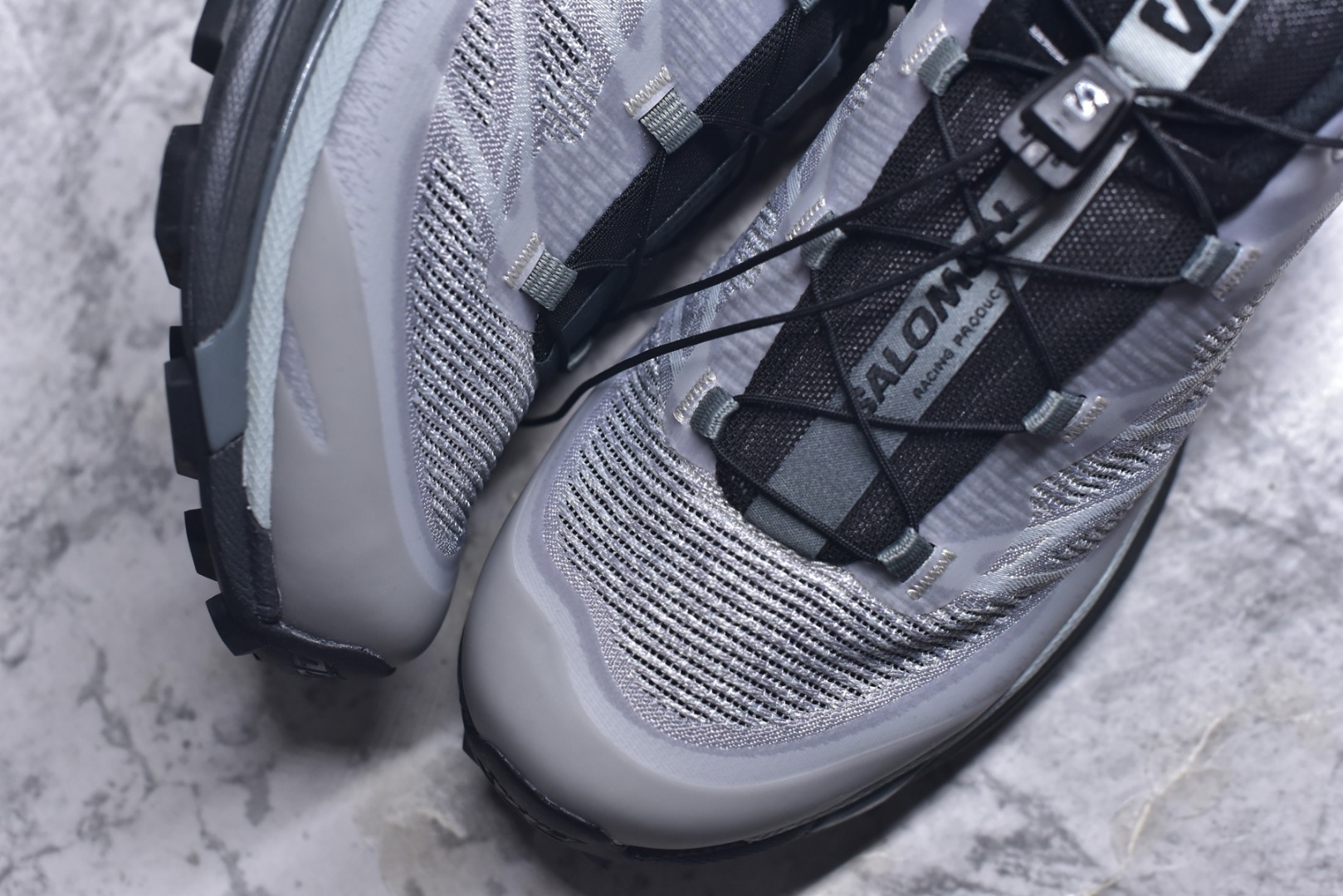 图片[8]-#Salomon XT-6 萨洛蒙复古潮流户外机能登山跑鞋 478738 纯原外贸平台特供订单 耗时半年巨作 全套原纸板楦头开发 原厂特供网布配套加持 确保原汁原味 完美呈现版型 原档数据独家私模五层组合大底 男女鞋同步官方开发至46.5 原装Ortholite轻量化鞋垫 中底布带钢印编号 原厂TPU锁扣 进口港宝加持 后跟自然饱满 还原公司包裹性 鞋面以“锯齿”状的包裹系统呈现 在基色底之下加入了各种色点缀 将公司的最新技术和时尚前卫的造型融入耐用的长跑款式中 鞋面由 TPU 薄膜制成 并焊接在高耐磨网眼上 使其既时尚又坚固 由 ACS底盘支撑 可增强稳定性和支撑力 以及由橡胶凸耳 Contragrip外底覆盖的 EVA 缓冲中底 旨在应对崎岖的地形 鞋舌上的彩色Salomon 标签、Quicklace 系统以及鞋头、鞋舌和鞋跟上的附加品牌使细节更加完美 让穿着者可以轻松驾驭户外与通勤下的任何运动生活场景 无缝鞋身户外随意纵横 颜值与脚感兼备 出街通勤 绝对非常吸睛 你值得拥有 尺码：36-46.5-选品中心