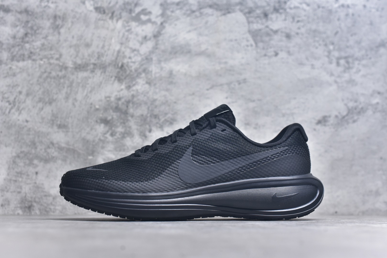 #NK Revolution 8 UN网面缓震运动跑鞋 HJ9198-002 泰光Zp特供批次 市面唯一支持实战的跑鞋 原档案数据原厂网纱 正确高频花纹 前后掌内置Zoom Air气垫 原装MD大底 脚感完美还原 原盒原配 QC检验、钢印 俱全 原底科技 同步原版 脚感堪比Boost 实拍调校N版已经零色差零失真 百分百还原实物色彩所见即所得 不存在货不对板色差等低级问题 选购参考实物拍摄 不混卖不参货 只用心做好货严格选品 承诺混一赔十 尺码：36 36.5 37.5 38 38.5 39 40 40.5 41 42 42.5 43 44 44.5 45-选品中心