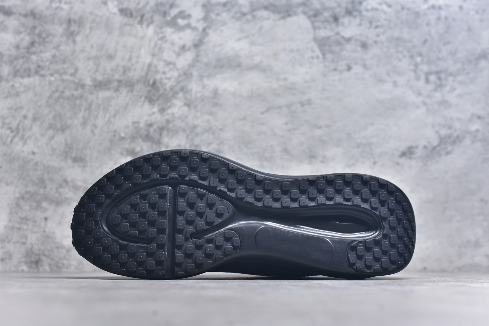 图片[6]-#NK Revolution 8 UN网面缓震运动跑鞋 HJ9198-002 泰光Zp特供批次 市面唯一支持实战的跑鞋 原档案数据原厂网纱 正确高频花纹 前后掌内置Zoom Air气垫 原装MD大底 脚感完美还原 原盒原配 QC检验、钢印 俱全 原底科技 同步原版 脚感堪比Boost 实拍调校N版已经零色差零失真 百分百还原实物色彩所见即所得 不存在货不对板色差等低级问题 选购参考实物拍摄 不混卖不参货 只用心做好货严格选品 承诺混一赔十 尺码：36 36.5 37.5 38 38.5 39 40 40.5 41 42 42.5 43 44 44.5 45-选品中心