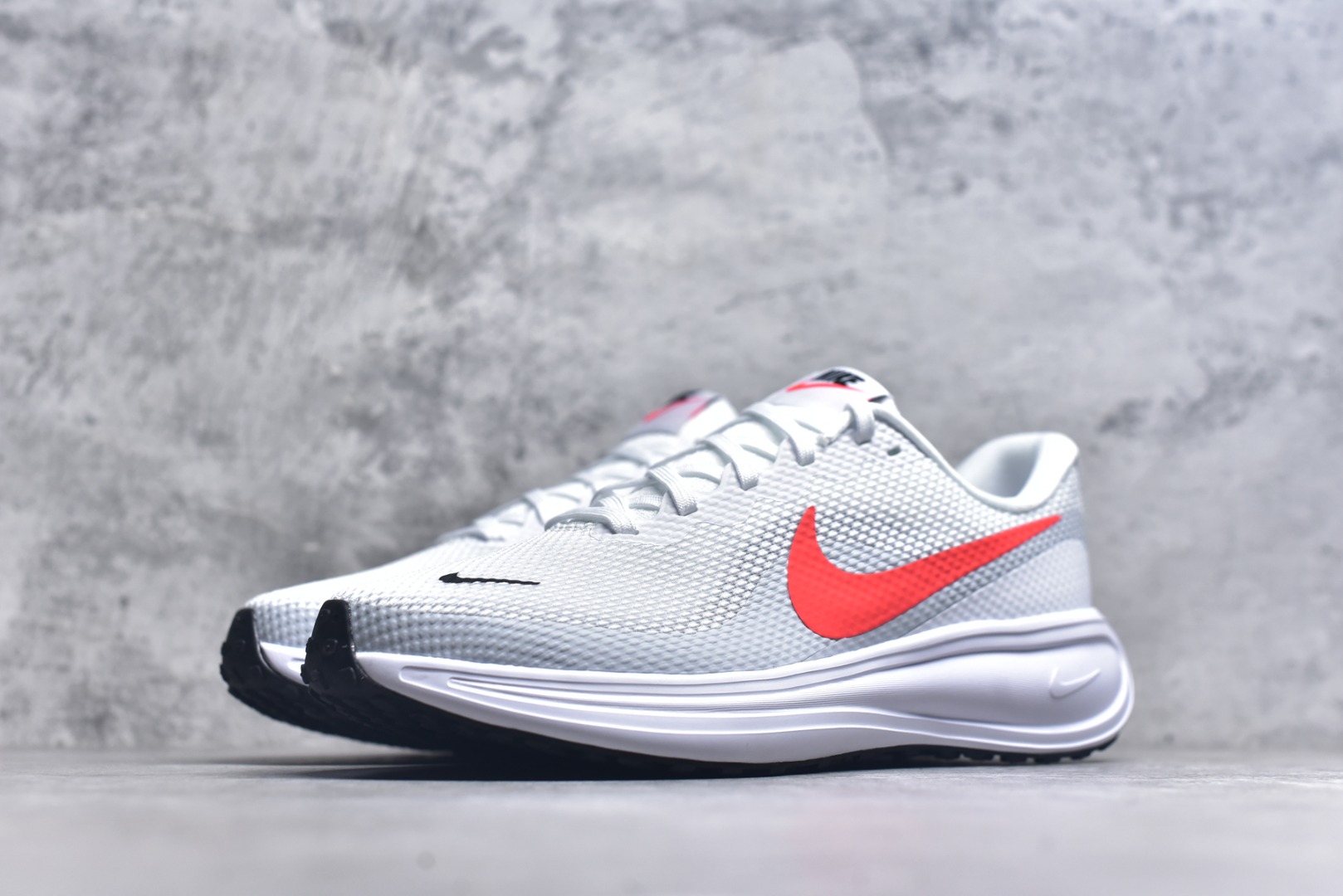 图片[2]-#NK Revolution 8 UN网面缓震运动跑鞋 HJ9198-102 泰光Zp特供批次 市面唯一支持实战的跑鞋 原档案数据原厂网纱 正确高频花纹 前后掌内置Zoom Air气垫 原装MD大底 脚感完美还原 原盒原配 QC检验、钢印 俱全 原底科技 同步原版 脚感堪比Boost 实拍调校N版已经零色差零失真 百分百还原实物色彩所见即所得 不存在货不对板色差等低级问题 选购参考实物拍摄 不混卖不参货 只用心做好货严格选品 承诺混一赔十 尺码：36 36.5 37.5 38 38.5 39 40 40.5 41 42 42.5 43 44 44.5 45-选品中心