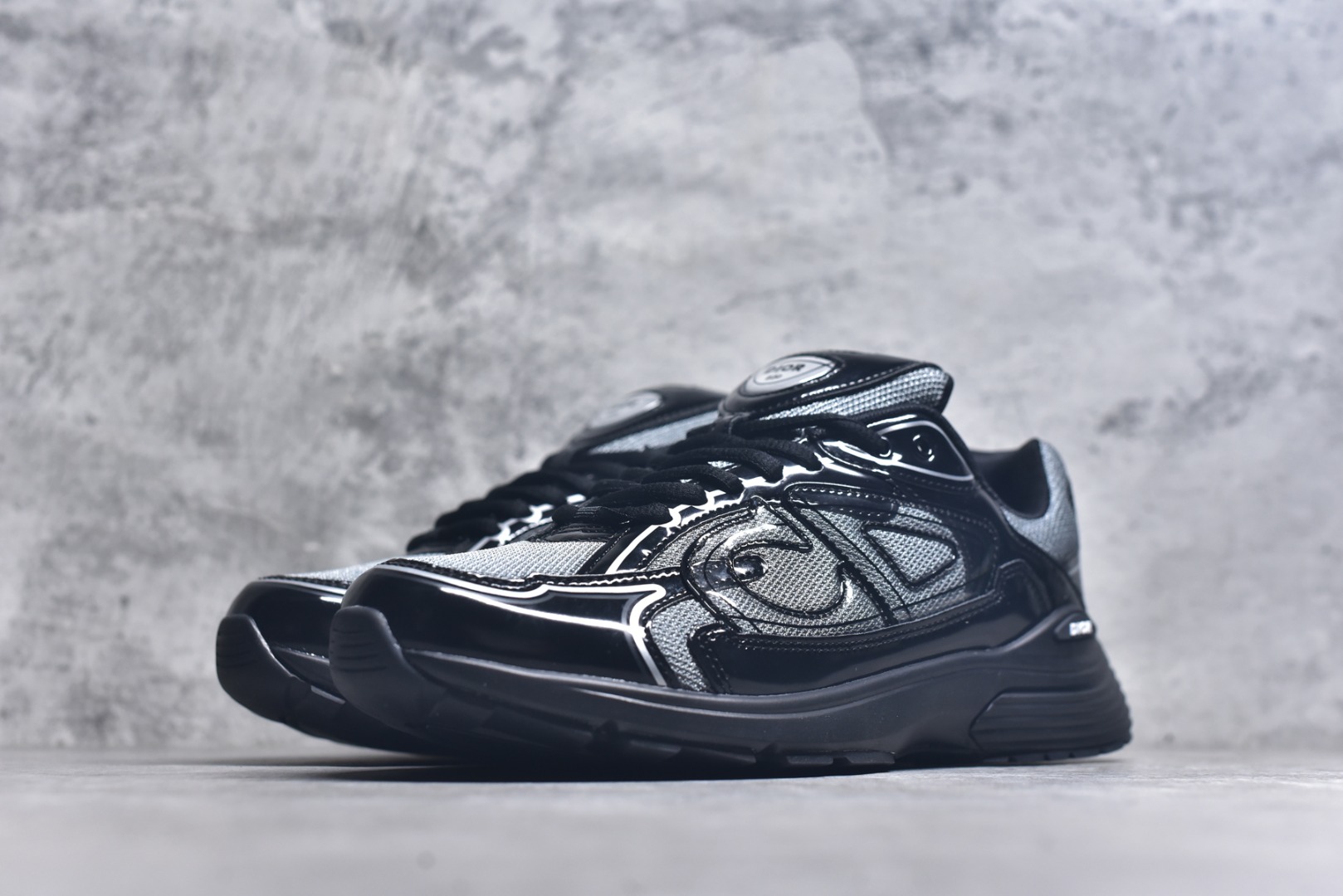 图片[2]-#Dior 迪奥最新配色B30系列 老爹运动鞋 全新B30运动鞋 顺应复古市场的趋势的 Dad Shoes风格鞋款鞋舌上的Dior标志 也注明了这双鞋是B30的型号！B30运用了质感细腻的皮革和网眼布面材质拼接成鞋身，鞋身两侧有显眼的字母CD 表明身份，鞋身多处线条勾勒细节 让鞋子看起来不那么单调、复古味十足 货号：1116151 尺码：39-46-选品中心