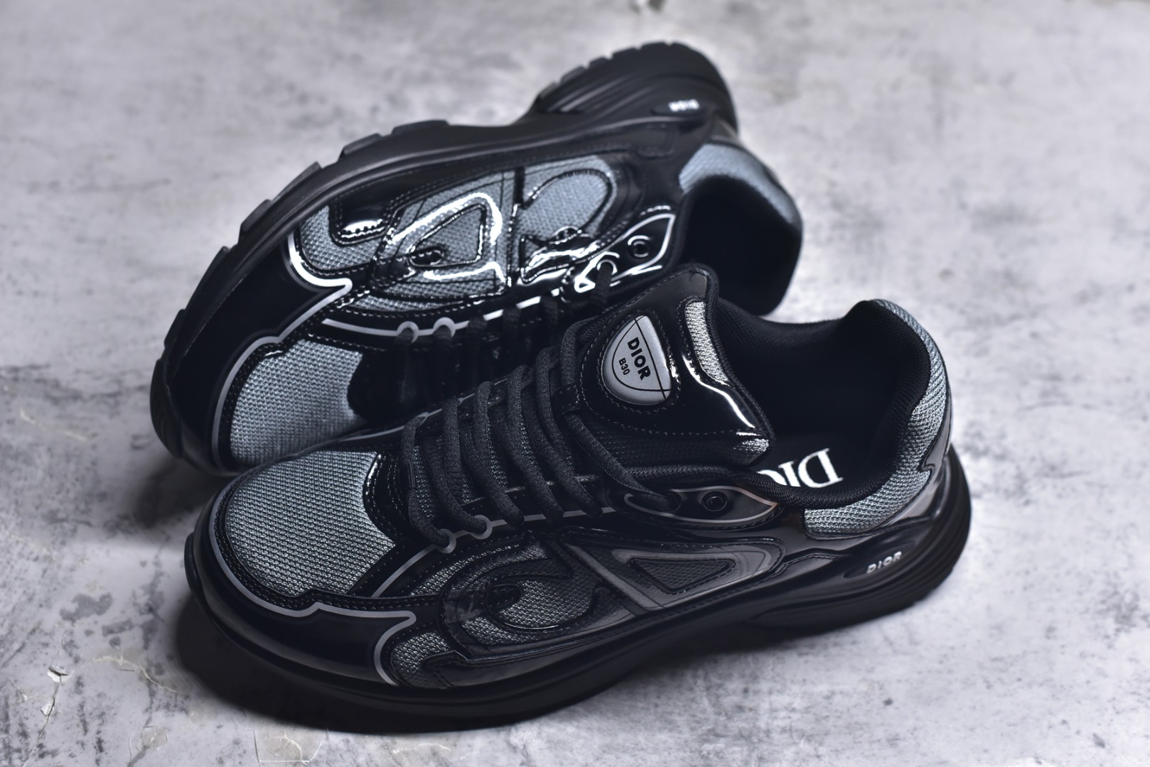 图片[7]-#Dior 迪奥最新配色B30系列 老爹运动鞋 全新B30运动鞋 顺应复古市场的趋势的 Dad Shoes风格鞋款鞋舌上的Dior标志 也注明了这双鞋是B30的型号！B30运用了质感细腻的皮革和网眼布面材质拼接成鞋身，鞋身两侧有显眼的字母CD 表明身份，鞋身多处线条勾勒细节 让鞋子看起来不那么单调、复古味十足 货号：1116151 尺码：39-46-选品中心