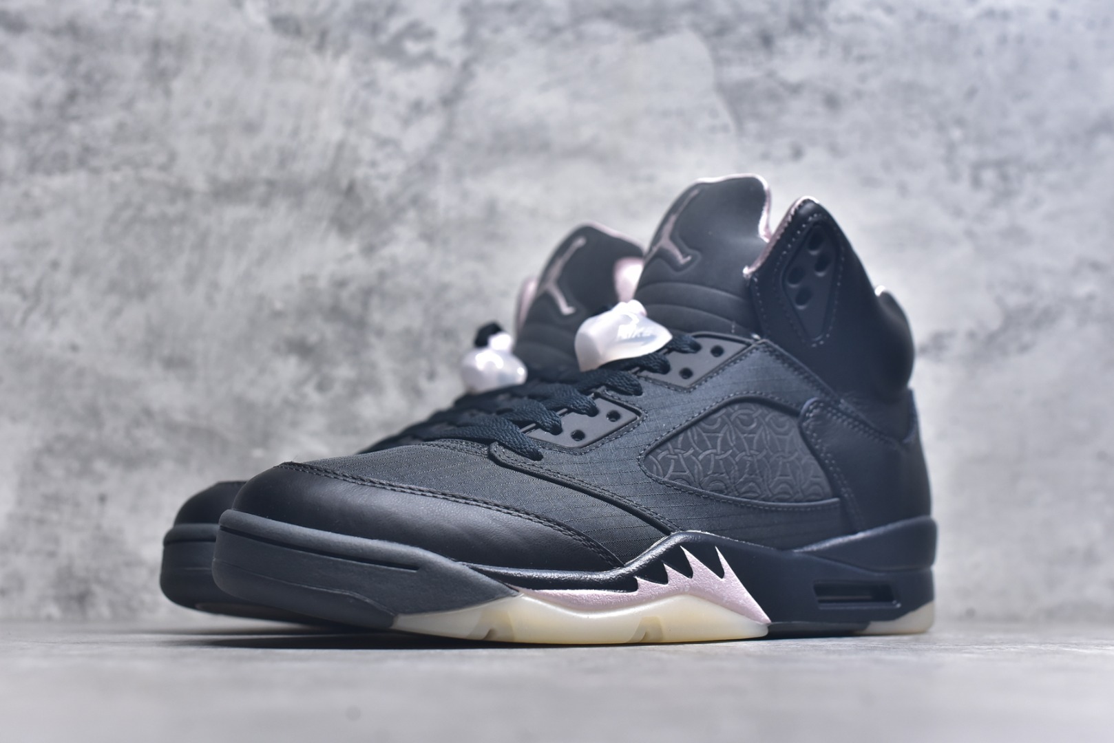 图片[2]-#PSG x Air Jordan 5 Retro \”Off Noir\” AJ5 乔5联名款 巴黎圣日耳曼 HQ3004-001 #大厂出品 原楦原纸板 客供原厂材料开发 极致一眼正品既视感 细节如图所示 尺码：40 40.5 41 42 42.5 43 44 44.5 45 46 47.5-选品中心