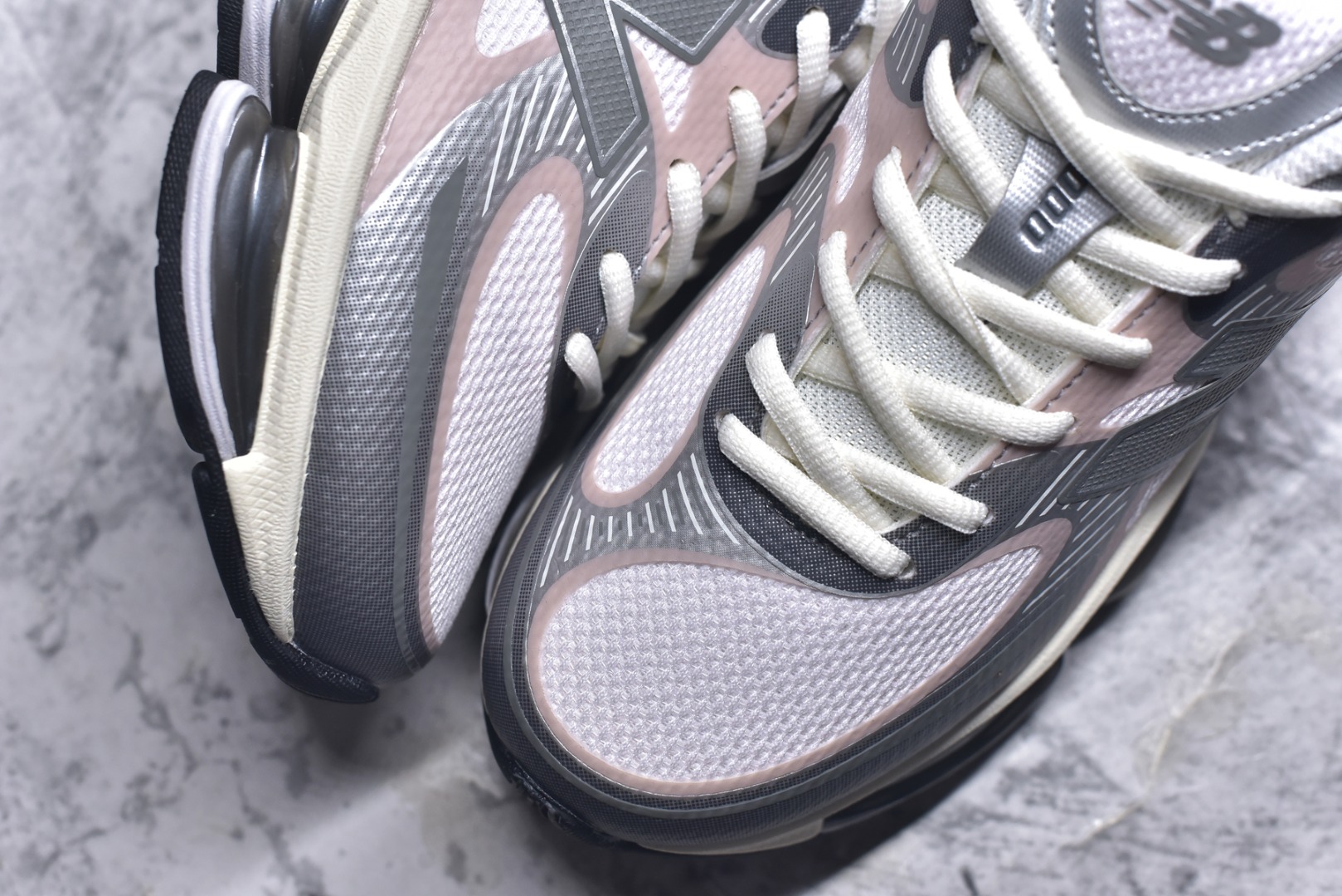 图片[8]-#New Balance 新百伦 NB2000 网面休闲鞋 U20005F9 NB官方重磅新品 一款融合复古设计与现代科技的跑鞋，以其经典的造型和舒适脚感，成为2025年复古潮流爱好的推荐单品。 极具视觉冲击力的5根ABZORB单元，以及无缝鞋面的设计，加上3M反光材质的装饰，比之前推出的9060系列更夸张，更具未来感。 货号：U20005F9 尺码：36-46.5-选品中心