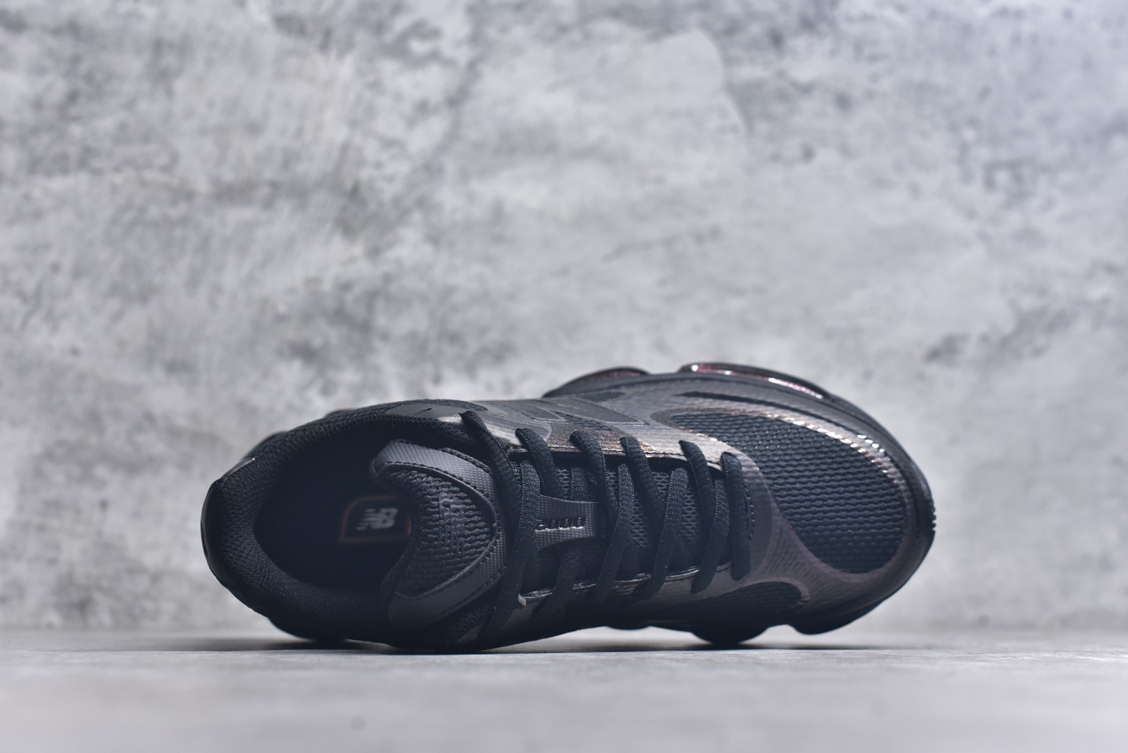 图片[4]-#New Balance 新百伦 NB2000 网面休闲鞋 U2000PPB NB官方重磅新品 一款融合复古设计与现代科技的跑鞋，以其经典的造型和舒适脚感，成为2025年复古潮流爱好的推荐单品。 极具视觉冲击力的5根ABZORB单元，以及无缝鞋面的设计，加上3M反光材质的装饰，比之前推出的9060系列更夸张，更具未来感。 货号：U2000PBB 尺码：36-46.5-选品中心