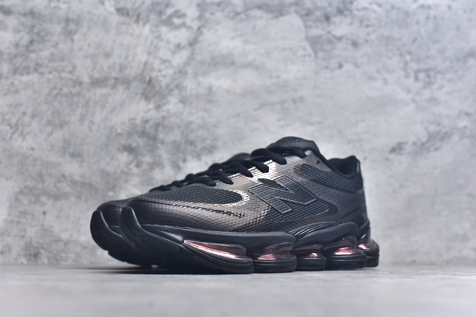 图片[2]-#New Balance 新百伦 NB2000 网面休闲鞋 U2000PPB NB官方重磅新品 一款融合复古设计与现代科技的跑鞋，以其经典的造型和舒适脚感，成为2025年复古潮流爱好的推荐单品。 极具视觉冲击力的5根ABZORB单元，以及无缝鞋面的设计，加上3M反光材质的装饰，比之前推出的9060系列更夸张，更具未来感。 货号：U2000PBB 尺码：36-46.5-选品中心