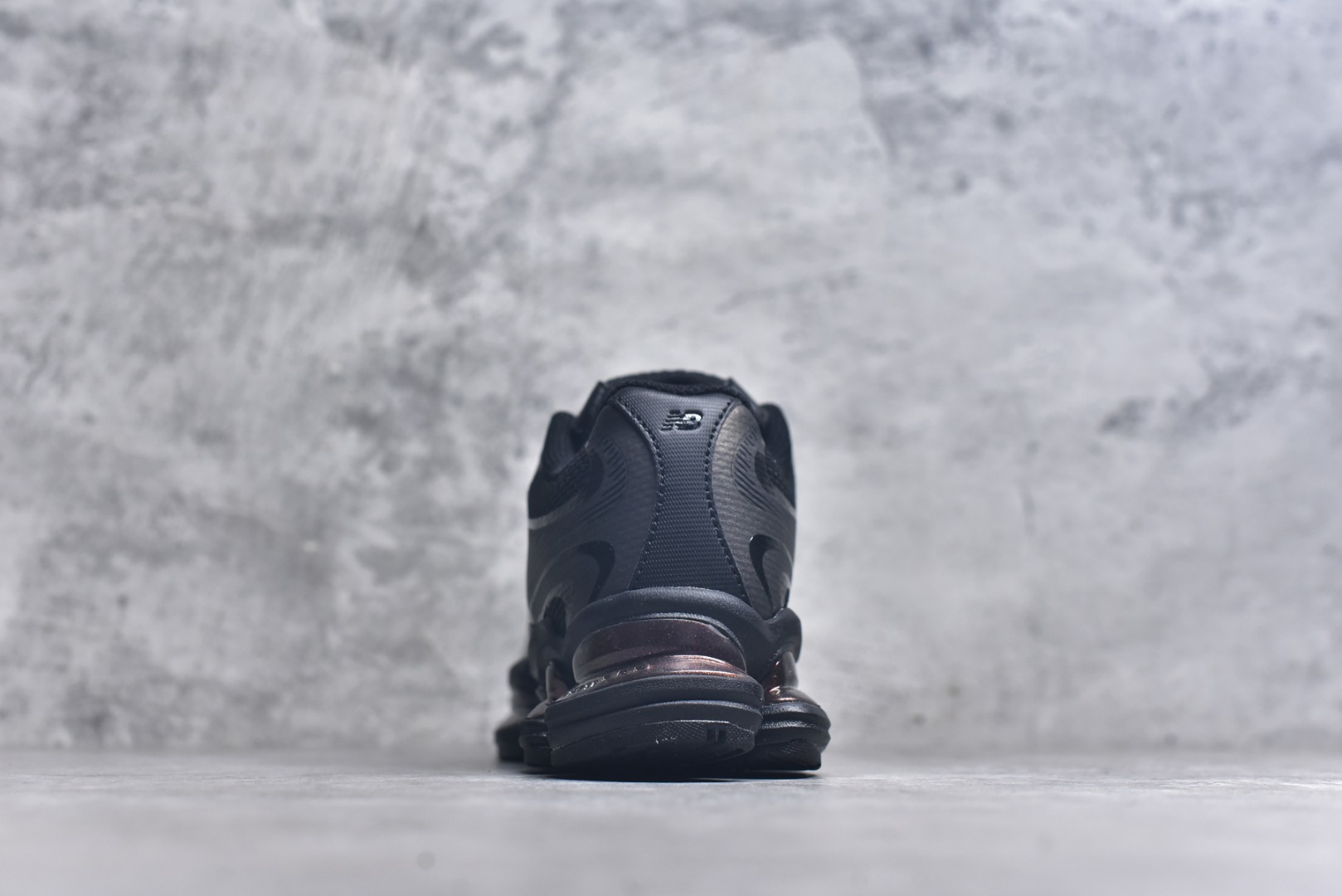 图片[5]-#New Balance 新百伦 NB2000 网面休闲鞋 U2000PPB NB官方重磅新品 一款融合复古设计与现代科技的跑鞋，以其经典的造型和舒适脚感，成为2025年复古潮流爱好的推荐单品。 极具视觉冲击力的5根ABZORB单元，以及无缝鞋面的设计，加上3M反光材质的装饰，比之前推出的9060系列更夸张，更具未来感。 货号：U2000PBB 尺码：36-46.5-选品中心