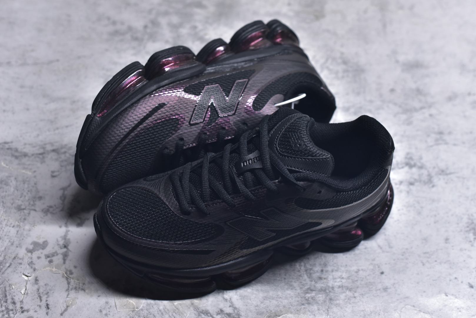 图片[7]-#New Balance 新百伦 NB2000 网面休闲鞋 U2000PPB NB官方重磅新品 一款融合复古设计与现代科技的跑鞋，以其经典的造型和舒适脚感，成为2025年复古潮流爱好的推荐单品。 极具视觉冲击力的5根ABZORB单元，以及无缝鞋面的设计，加上3M反光材质的装饰，比之前推出的9060系列更夸张，更具未来感。 货号：U2000PBB 尺码：36-46.5-选品中心