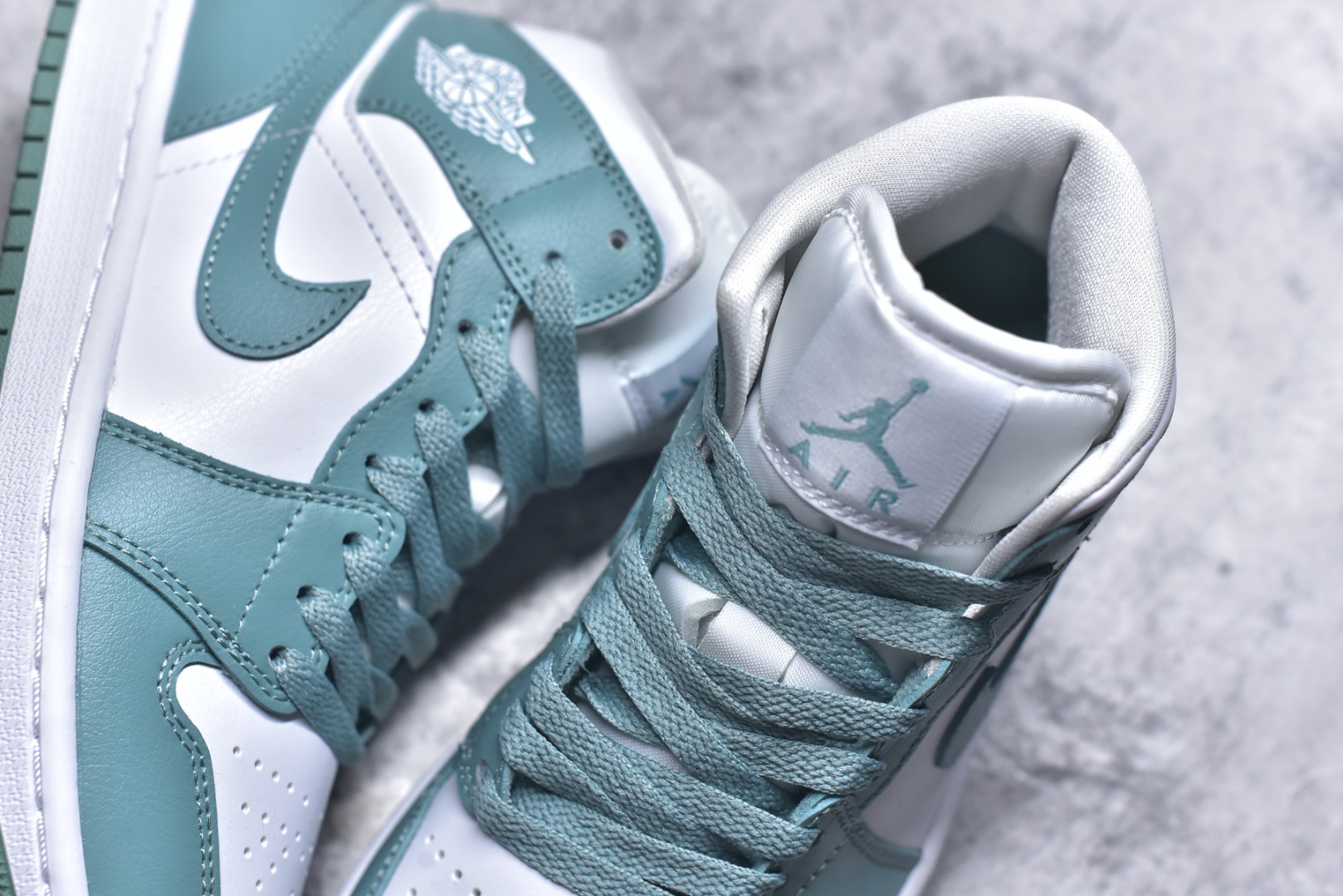 图片[9]-#Air Jordan AJ1 Mid 中帮 薄荷绿 BQ6472-138 终端优势供应 市面中低帮最具代表性版本没有之一 口碑大厂出品 品控大底版型不断改良更新 全套原纸板楦头开发 确保原汁原味 完美呈现版型 完美零毛边处理 原厂内置全掌气垫 价格定位良心 平台专用代工流水线出品 一眼公司既视感 拿到手的一瞬间就与众不同 碾压市面所有版本 全部原鞋开发 每一个配色都会采购原鞋确认细节 打破市面看图做货无好货之说 尺码：35.5 36 36.5 37.5 38 38.5 39 40 40.5 41 42 42.5 43 44 44.5 45 46-选品中心