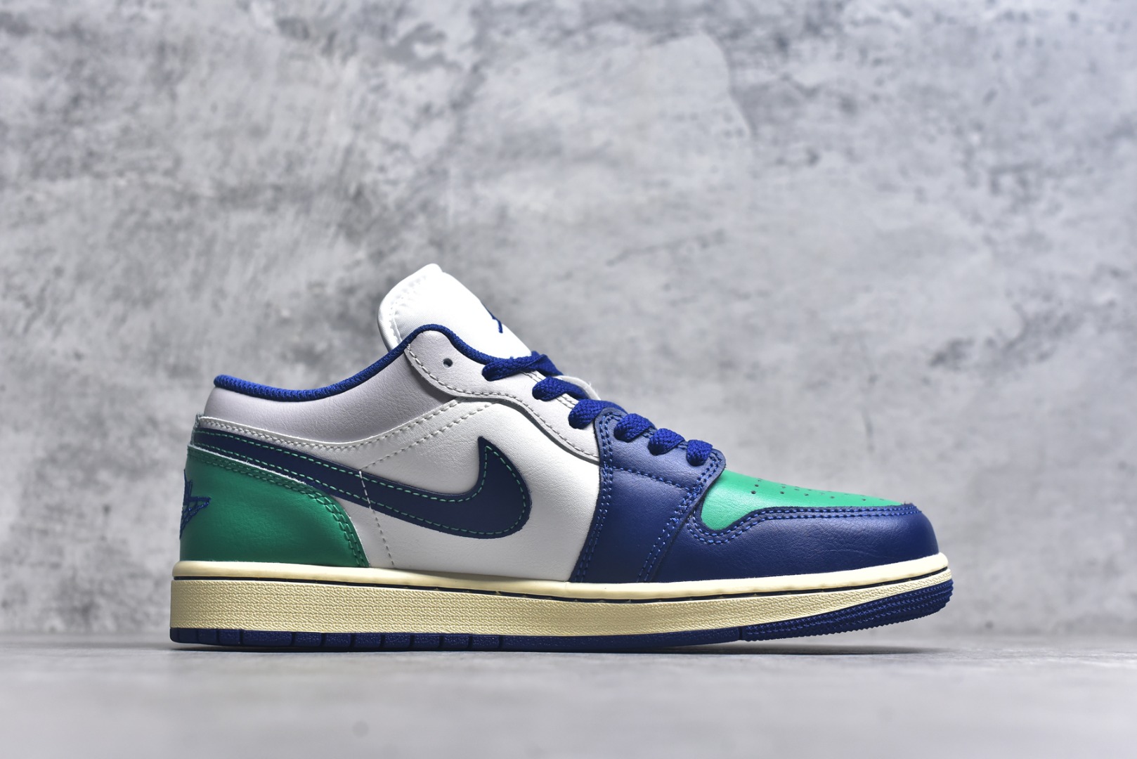 图片[3]-#Air Jordan AJ1 Low 低帮 553558-147 终端优势供应 市面中低帮最具代表性版本没有之一 口碑大厂出品 品控大底版型不断改良更新 全套原纸板楦头开发 确保原汁原味 完美呈现版型 完美零毛边处理 原厂内置全掌气垫 价格定位良心 平台专用代工流水线出品 一眼公司既视感 拿到手的一瞬间就与众不同 碾压市面所有版本 全部原鞋开发 每一个配色都会采购原鞋确认细节 打破市面看图做货无好货之说 尺码：35.5 36 36.5 37.5 38 38.5 39 40 40.5 41 42 42.5 43 44 44.5 45 46-选品中心