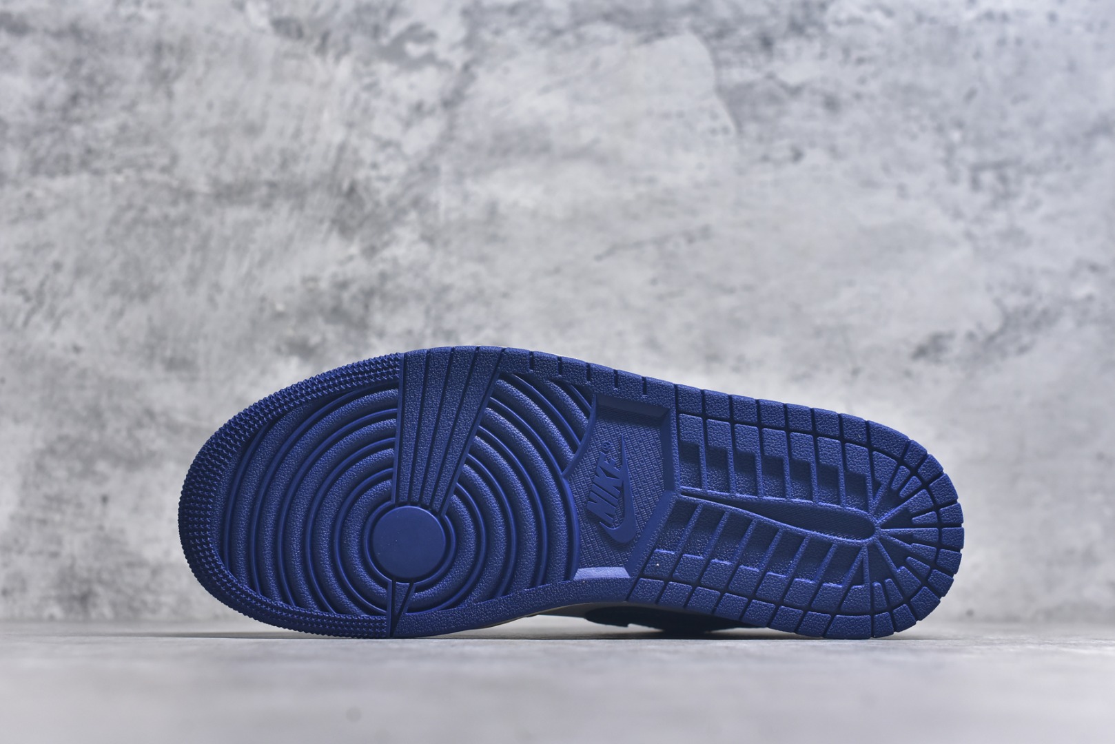 图片[6]-#Air Jordan AJ1 Low 低帮 553558-147 终端优势供应 市面中低帮最具代表性版本没有之一 口碑大厂出品 品控大底版型不断改良更新 全套原纸板楦头开发 确保原汁原味 完美呈现版型 完美零毛边处理 原厂内置全掌气垫 价格定位良心 平台专用代工流水线出品 一眼公司既视感 拿到手的一瞬间就与众不同 碾压市面所有版本 全部原鞋开发 每一个配色都会采购原鞋确认细节 打破市面看图做货无好货之说 尺码：35.5 36 36.5 37.5 38 38.5 39 40 40.5 41 42 42.5 43 44 44.5 45 46-选品中心