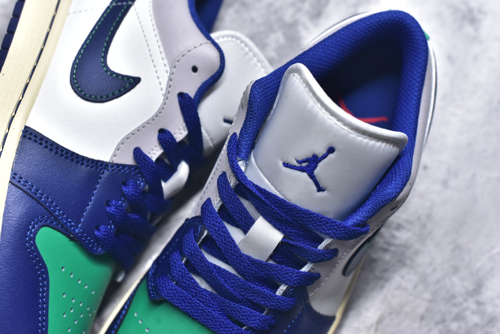 图片[9]-#Air Jordan AJ1 Low 低帮 553558-147 终端优势供应 市面中低帮最具代表性版本没有之一 口碑大厂出品 品控大底版型不断改良更新 全套原纸板楦头开发 确保原汁原味 完美呈现版型 完美零毛边处理 原厂内置全掌气垫 价格定位良心 平台专用代工流水线出品 一眼公司既视感 拿到手的一瞬间就与众不同 碾压市面所有版本 全部原鞋开发 每一个配色都会采购原鞋确认细节 打破市面看图做货无好货之说 尺码：35.5 36 36.5 37.5 38 38.5 39 40 40.5 41 42 42.5 43 44 44.5 45 46-选品中心