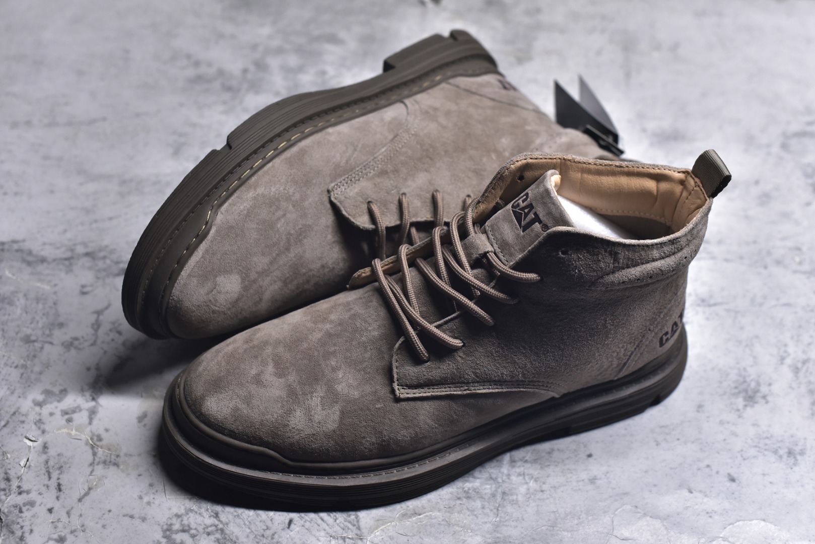 图片[7]-#25年秋冬款CAT硬汉推土机品牌·卡特Tramp Hike Low款户外中邦休闲系带男鞋广东中山代工厂原产楦型 台产耐磨麂皮材质 手工马克线固特异缝制工艺 轻量柔韧橡胶防滑大底 正确原盒包装吊牌 完全还原正品工艺徒步旅行者百搭休闲旅游休闲鞋 尺码：39-44-选品中心