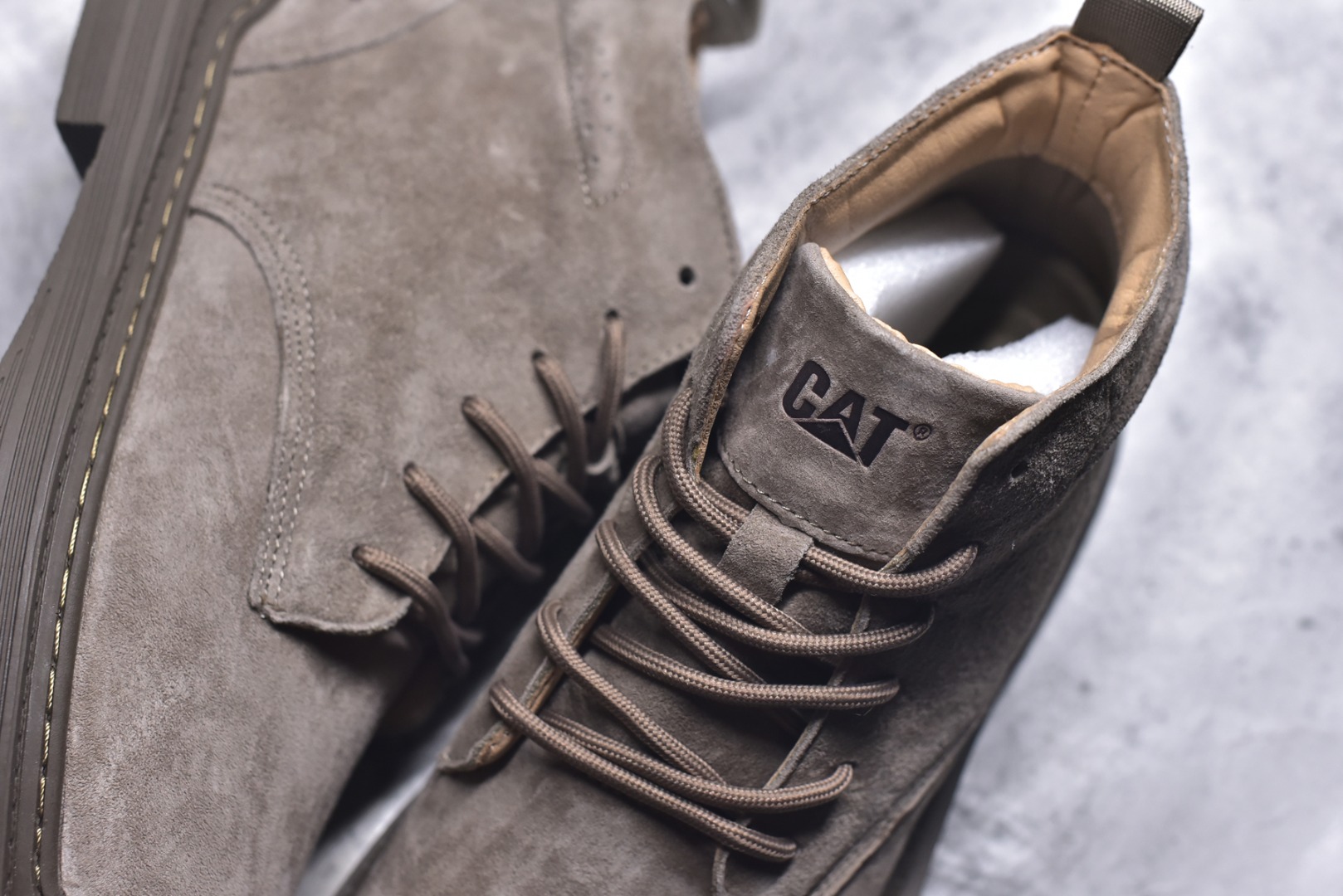 图片[9]-#25年秋冬款CAT硬汉推土机品牌·卡特Tramp Hike Low款户外中邦休闲系带男鞋广东中山代工厂原产楦型 台产耐磨麂皮材质 手工马克线固特异缝制工艺 轻量柔韧橡胶防滑大底 正确原盒包装吊牌 完全还原正品工艺徒步旅行者百搭休闲旅游休闲鞋 尺码：39-44-选品中心