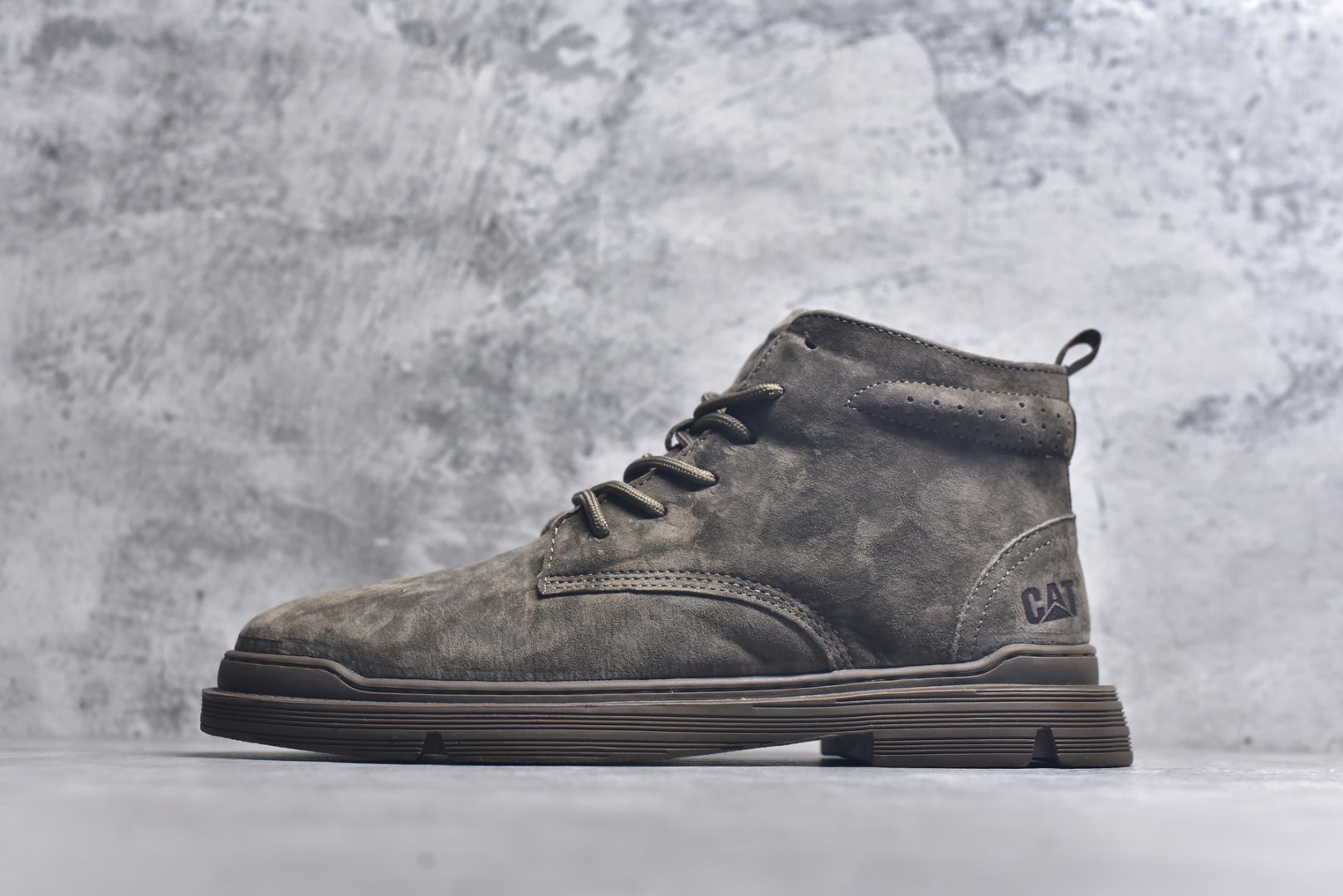 #25年秋冬款CAT硬汉推土机品牌·卡特Tramp Hike Low款户外中邦休闲系带男鞋广东中山代工厂原产楦型 台产耐磨麂皮材质 手工马克线固特异缝制工艺 轻量柔韧橡胶防滑大底 正确原盒包装吊牌 完全还原正品工艺徒步旅行者百搭休闲旅游休闲鞋 尺码：39-44-选品中心