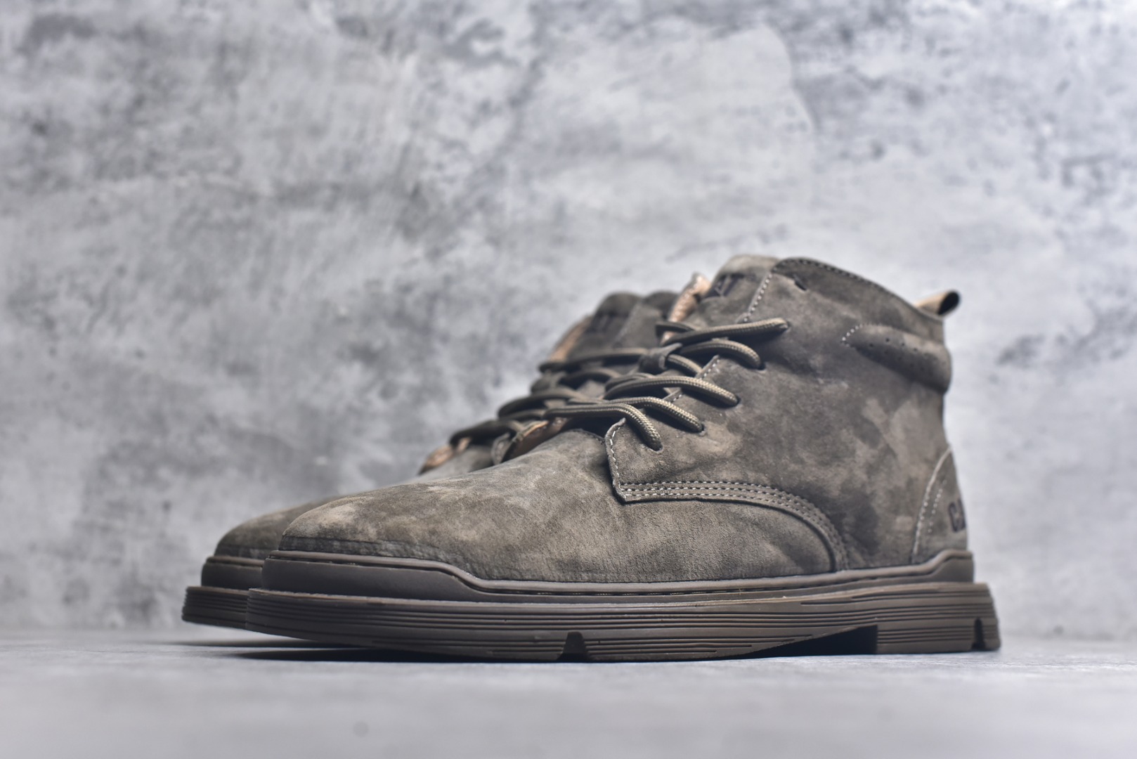 图片[2]-#25年秋冬款CAT硬汉推土机品牌·卡特Tramp Hike Low款户外中邦休闲系带男鞋广东中山代工厂原产楦型 台产耐磨麂皮材质 手工马克线固特异缝制工艺 轻量柔韧橡胶防滑大底 正确原盒包装吊牌 完全还原正品工艺徒步旅行者百搭休闲旅游休闲鞋 尺码：39-44-选品中心