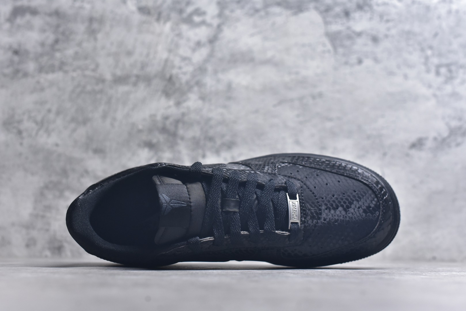 图片[4]-#Kobe Bryant x NK Air Force 1 Low 黑曼巴 科比联名款空军一号低帮休闲板鞋 IB0018-003 市售最高版本 原厂皮料打造 原鞋原楦头纸板开发 高端外贸零售专供品质 全方位细节到位 IB0018-003尺码：40 40.5 41 42 42.5 43 44 44.5 45 46 47.5-选品中心