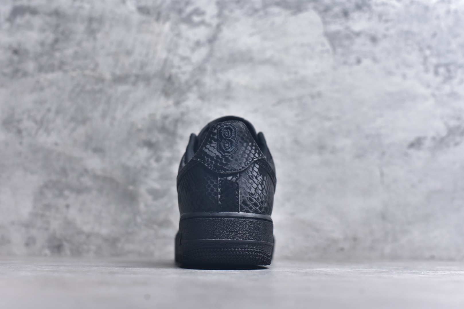 图片[5]-#Kobe Bryant x NK Air Force 1 Low 黑曼巴 科比联名款空军一号低帮休闲板鞋 IB0018-003 市售最高版本 原厂皮料打造 原鞋原楦头纸板开发 高端外贸零售专供品质 全方位细节到位 IB0018-003尺码：40 40.5 41 42 42.5 43 44 44.5 45 46 47.5-选品中心