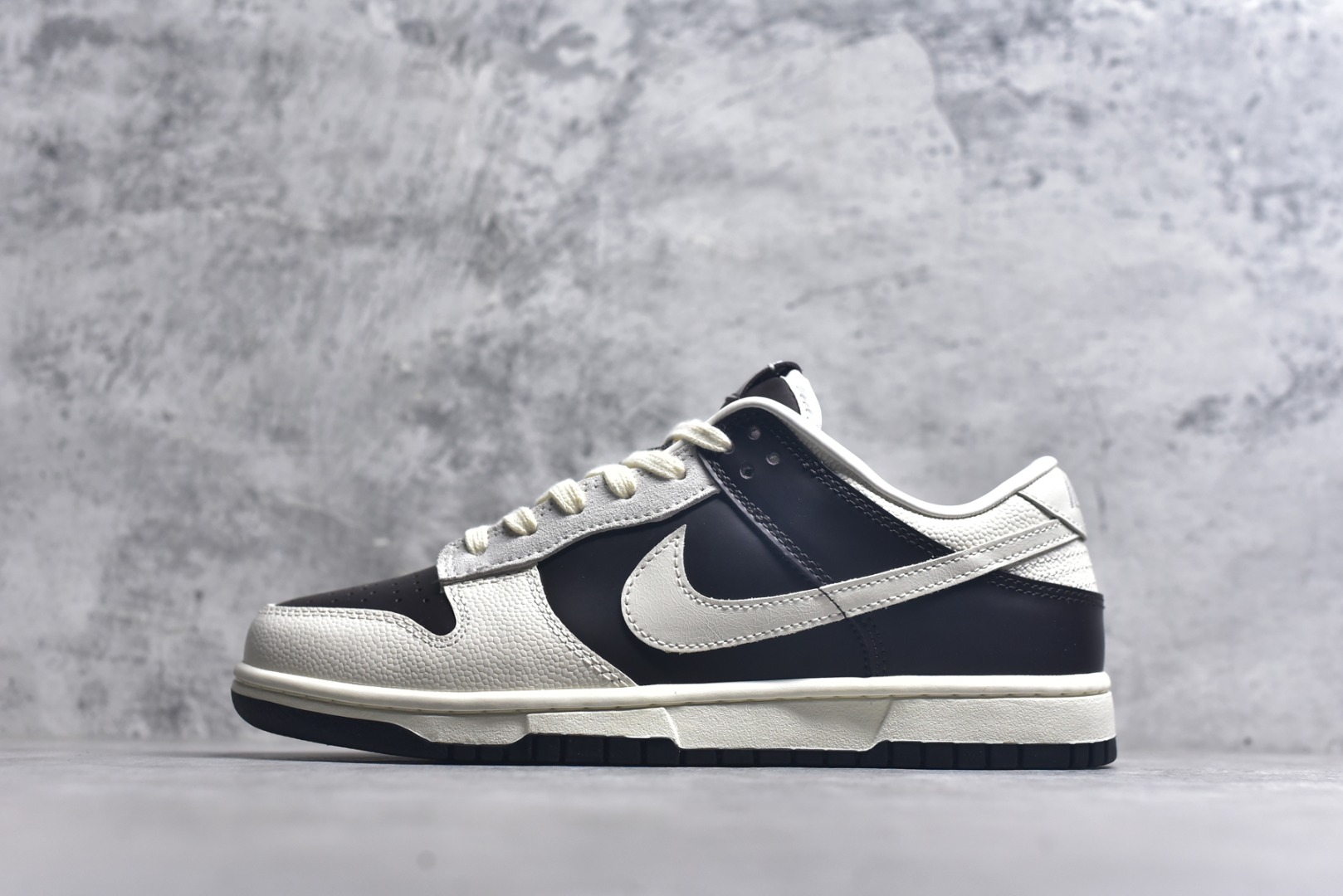 #NK Dunk Low 棕白 IH7333-200 实力大厂出品 新配色陆续开发 利润个位数只为口碑 全套原纸板楦头开发 确保原汁原味 完美呈现DUNK版型 一比一鞋头弧度高度鞋身弧度 此版本只针对中端市场 皮料材质有所更替 其他数据细节工艺流程均保持一致 绝不口嗨 细节品控鞋型随意对比 独家私模官方第六代原厂航空铝磨具打磨大底 鞋头坡度极致还原 无解鞋型 原盒原配 圈内天花板工艺 原厂玻璃冲刀 超高清洁度 全鞋零毛边皮料切割 原厂中底布点胶 中底布拉帮走线遵循公司 尺码：36 36.5 37.5 38 38.5 39 40 40.5 41 42 42.5 43 44 44.5 45 46-选品中心