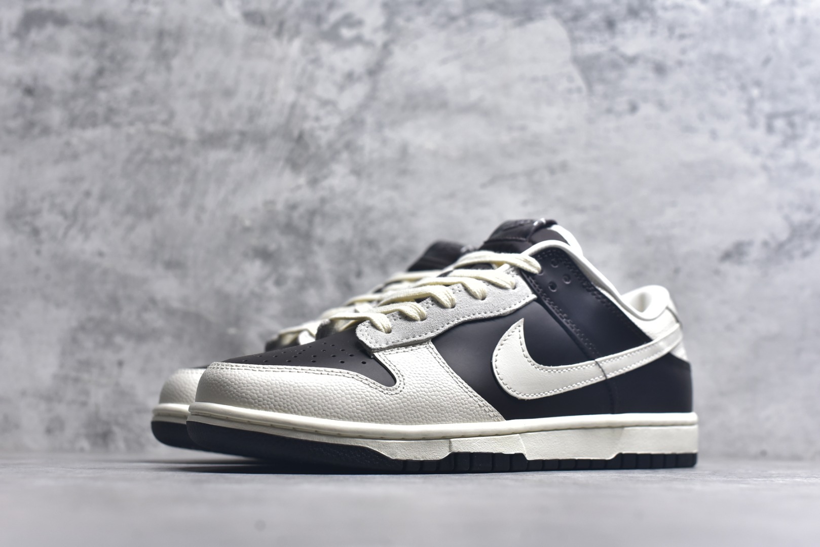 图片[2]-#NK Dunk Low 棕白 IH7333-200 实力大厂出品 新配色陆续开发 利润个位数只为口碑 全套原纸板楦头开发 确保原汁原味 完美呈现DUNK版型 一比一鞋头弧度高度鞋身弧度 此版本只针对中端市场 皮料材质有所更替 其他数据细节工艺流程均保持一致 绝不口嗨 细节品控鞋型随意对比 独家私模官方第六代原厂航空铝磨具打磨大底 鞋头坡度极致还原 无解鞋型 原盒原配 圈内天花板工艺 原厂玻璃冲刀 超高清洁度 全鞋零毛边皮料切割 原厂中底布点胶 中底布拉帮走线遵循公司 尺码：36 36.5 37.5 38 38.5 39 40 40.5 41 42 42.5 43 44 44.5 45 46-选品中心