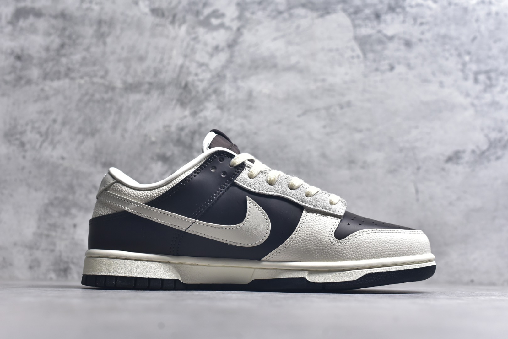 图片[3]-#NK Dunk Low 棕白 IH7333-200 实力大厂出品 新配色陆续开发 利润个位数只为口碑 全套原纸板楦头开发 确保原汁原味 完美呈现DUNK版型 一比一鞋头弧度高度鞋身弧度 此版本只针对中端市场 皮料材质有所更替 其他数据细节工艺流程均保持一致 绝不口嗨 细节品控鞋型随意对比 独家私模官方第六代原厂航空铝磨具打磨大底 鞋头坡度极致还原 无解鞋型 原盒原配 圈内天花板工艺 原厂玻璃冲刀 超高清洁度 全鞋零毛边皮料切割 原厂中底布点胶 中底布拉帮走线遵循公司 尺码：36 36.5 37.5 38 38.5 39 40 40.5 41 42 42.5 43 44 44.5 45 46-选品中心