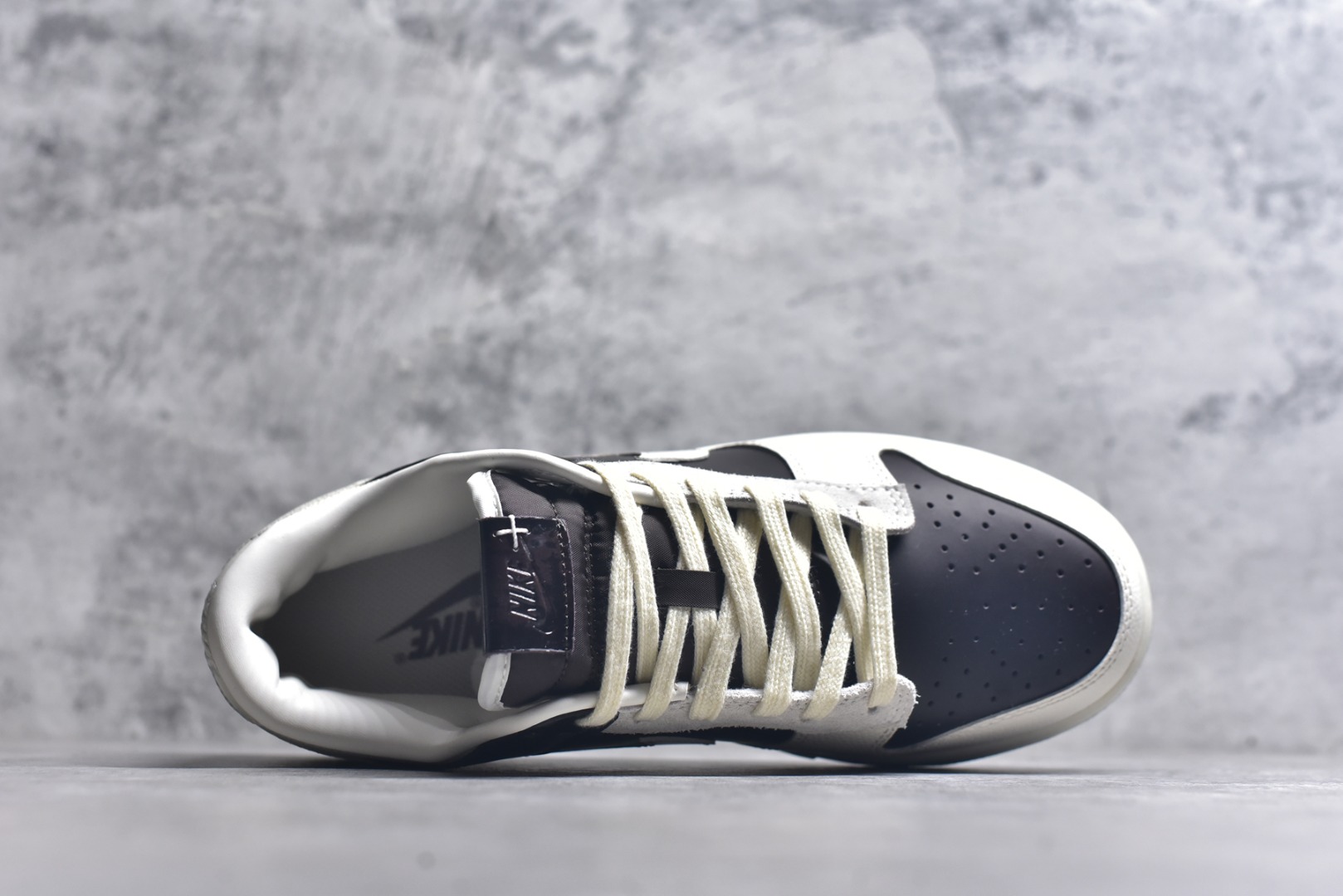 图片[4]-#NK Dunk Low 棕白 IH7333-200 实力大厂出品 新配色陆续开发 利润个位数只为口碑 全套原纸板楦头开发 确保原汁原味 完美呈现DUNK版型 一比一鞋头弧度高度鞋身弧度 此版本只针对中端市场 皮料材质有所更替 其他数据细节工艺流程均保持一致 绝不口嗨 细节品控鞋型随意对比 独家私模官方第六代原厂航空铝磨具打磨大底 鞋头坡度极致还原 无解鞋型 原盒原配 圈内天花板工艺 原厂玻璃冲刀 超高清洁度 全鞋零毛边皮料切割 原厂中底布点胶 中底布拉帮走线遵循公司 尺码：36 36.5 37.5 38 38.5 39 40 40.5 41 42 42.5 43 44 44.5 45 46-选品中心