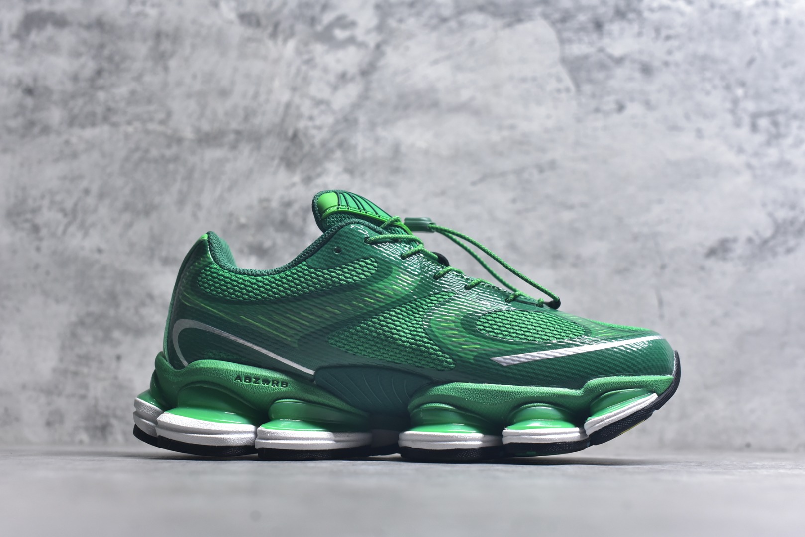 图片[3]-#New Balance 新百伦 NB2000 网面休闲鞋 U2000ME NB官方重磅新品 一款融合复古设计与现代科技的跑鞋，以其经典的造型和舒适脚感，成为2025年复古潮流爱好的推荐单品。 极具视觉冲击力的5根ABZORB单元，以及无缝鞋面的设计，加上3M反光材质的装饰，比之前推出的9060系列更夸张，更具未来感。 货号：U20005F9 尺码：36-46.5-选品中心