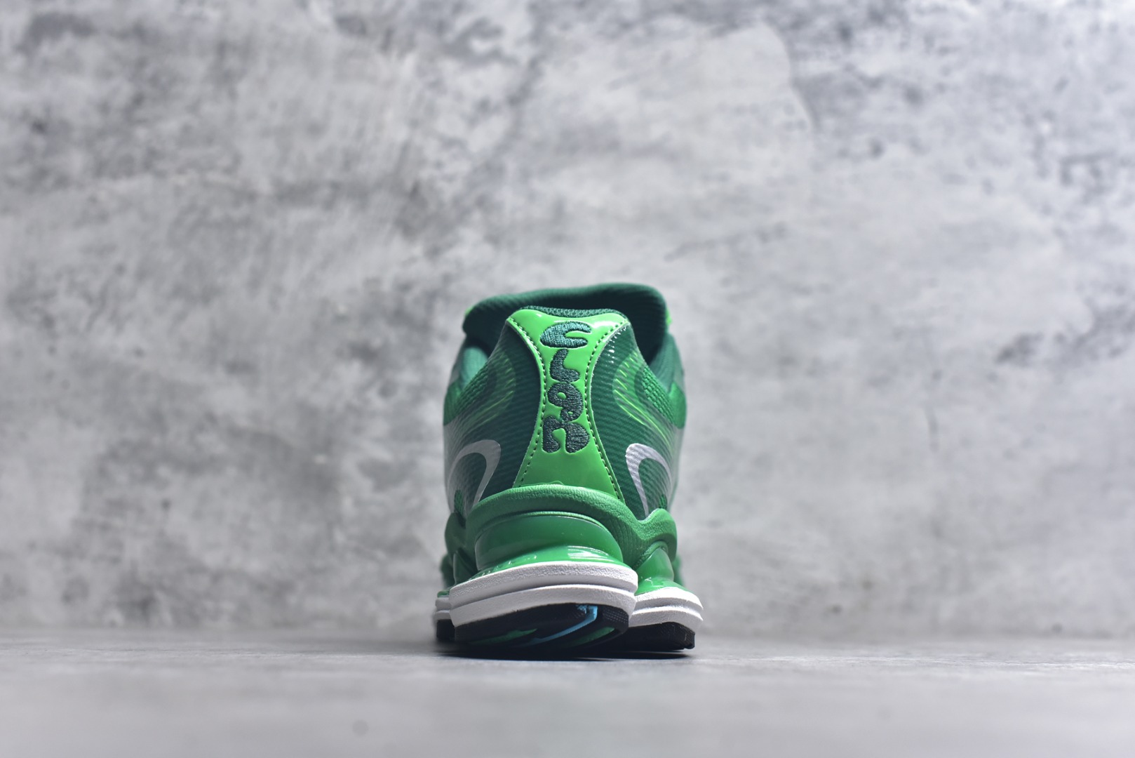 图片[5]-#New Balance 新百伦 NB2000 网面休闲鞋 U2000ME NB官方重磅新品 一款融合复古设计与现代科技的跑鞋，以其经典的造型和舒适脚感，成为2025年复古潮流爱好的推荐单品。 极具视觉冲击力的5根ABZORB单元，以及无缝鞋面的设计，加上3M反光材质的装饰，比之前推出的9060系列更夸张，更具未来感。 货号：U20005F9 尺码：36-46.5-选品中心