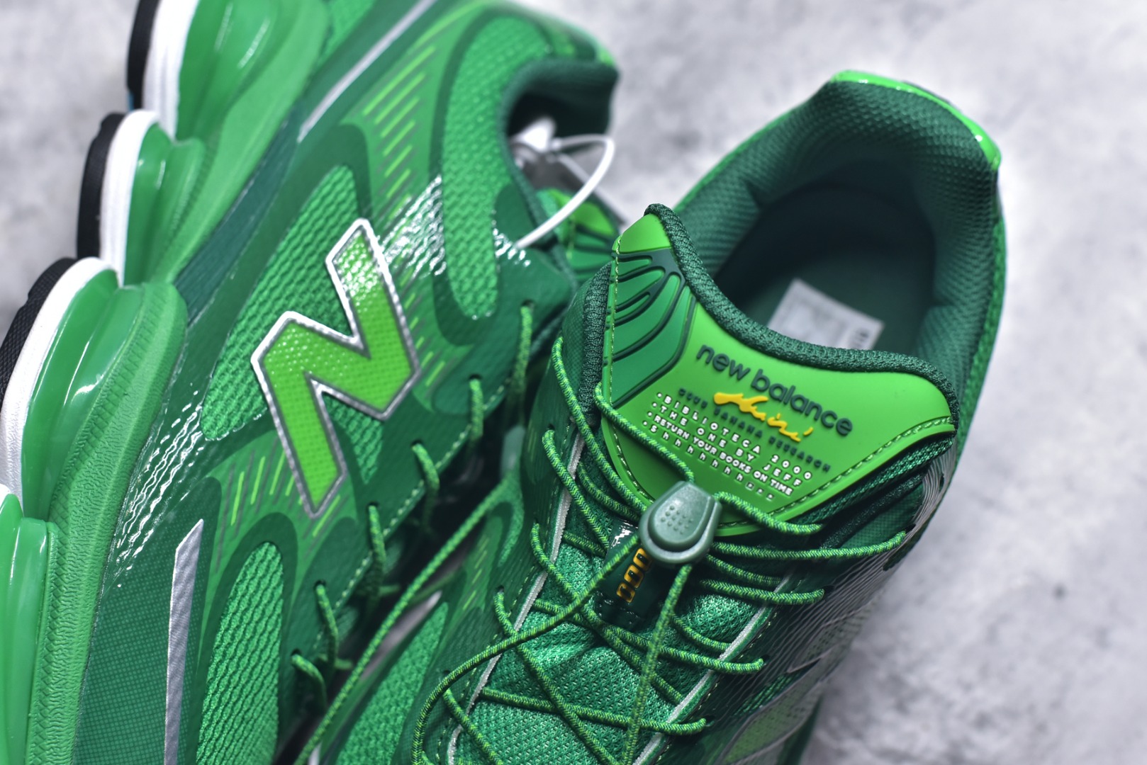 图片[9]-#New Balance 新百伦 NB2000 网面休闲鞋 U2000ME NB官方重磅新品 一款融合复古设计与现代科技的跑鞋，以其经典的造型和舒适脚感，成为2025年复古潮流爱好的推荐单品。 极具视觉冲击力的5根ABZORB单元，以及无缝鞋面的设计，加上3M反光材质的装饰，比之前推出的9060系列更夸张，更具未来感。 货号：U20005F9 尺码：36-46.5-选品中心