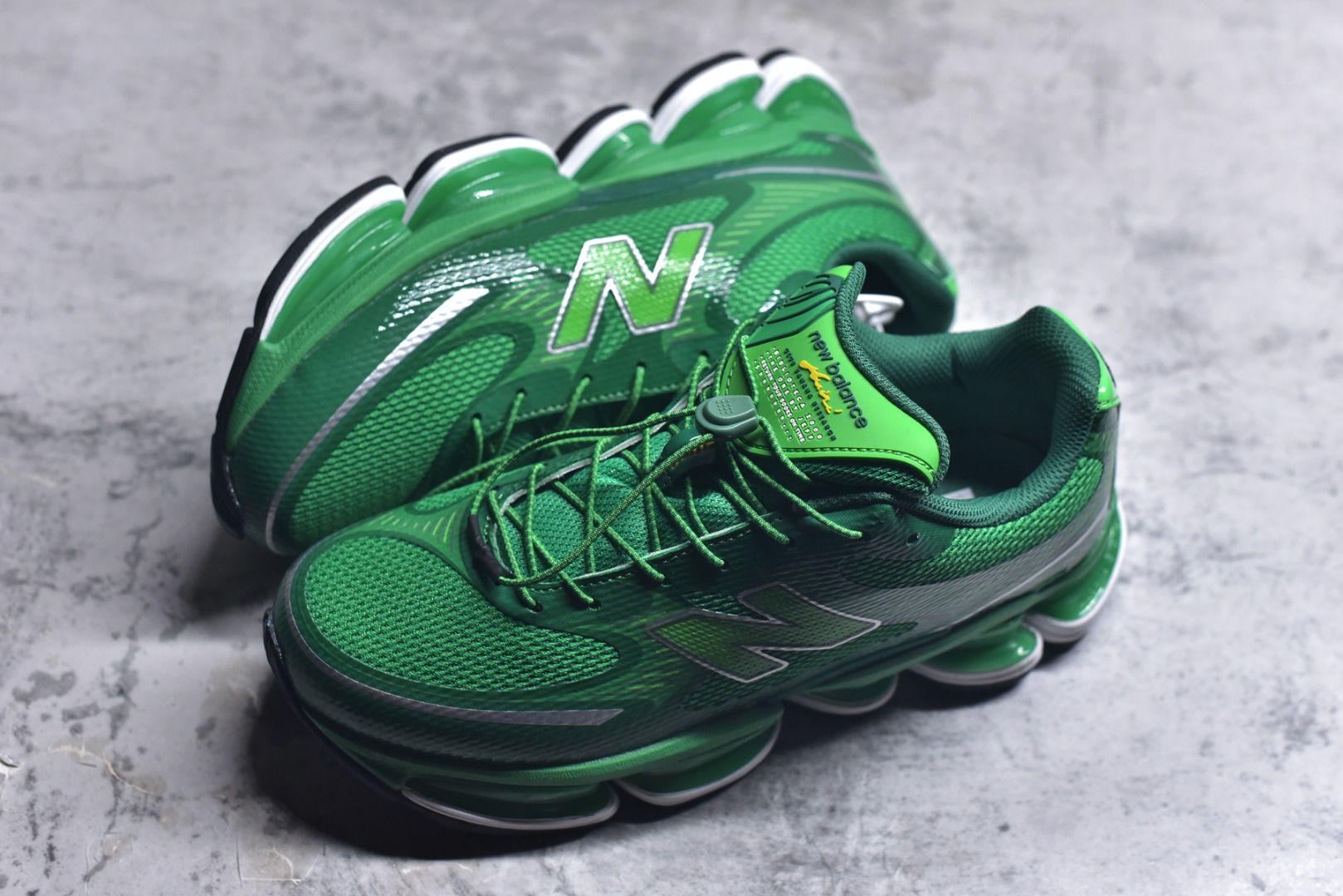 图片[7]-#New Balance 新百伦 NB2000 网面休闲鞋 U2000ME NB官方重磅新品 一款融合复古设计与现代科技的跑鞋，以其经典的造型和舒适脚感，成为2025年复古潮流爱好的推荐单品。 极具视觉冲击力的5根ABZORB单元，以及无缝鞋面的设计，加上3M反光材质的装饰，比之前推出的9060系列更夸张，更具未来感。 货号：U20005F9 尺码：36-46.5-选品中心