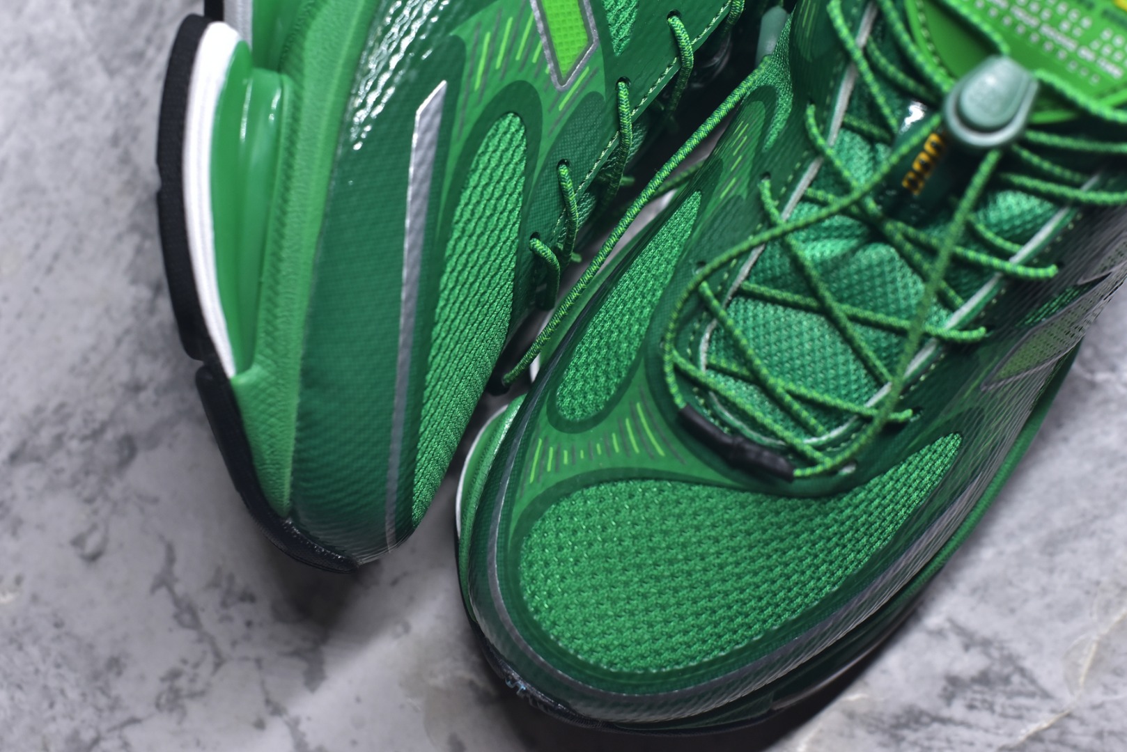 图片[8]-#New Balance 新百伦 NB2000 网面休闲鞋 U2000ME NB官方重磅新品 一款融合复古设计与现代科技的跑鞋，以其经典的造型和舒适脚感，成为2025年复古潮流爱好的推荐单品。 极具视觉冲击力的5根ABZORB单元，以及无缝鞋面的设计，加上3M反光材质的装饰，比之前推出的9060系列更夸张，更具未来感。 货号：U20005F9 尺码：36-46.5-选品中心