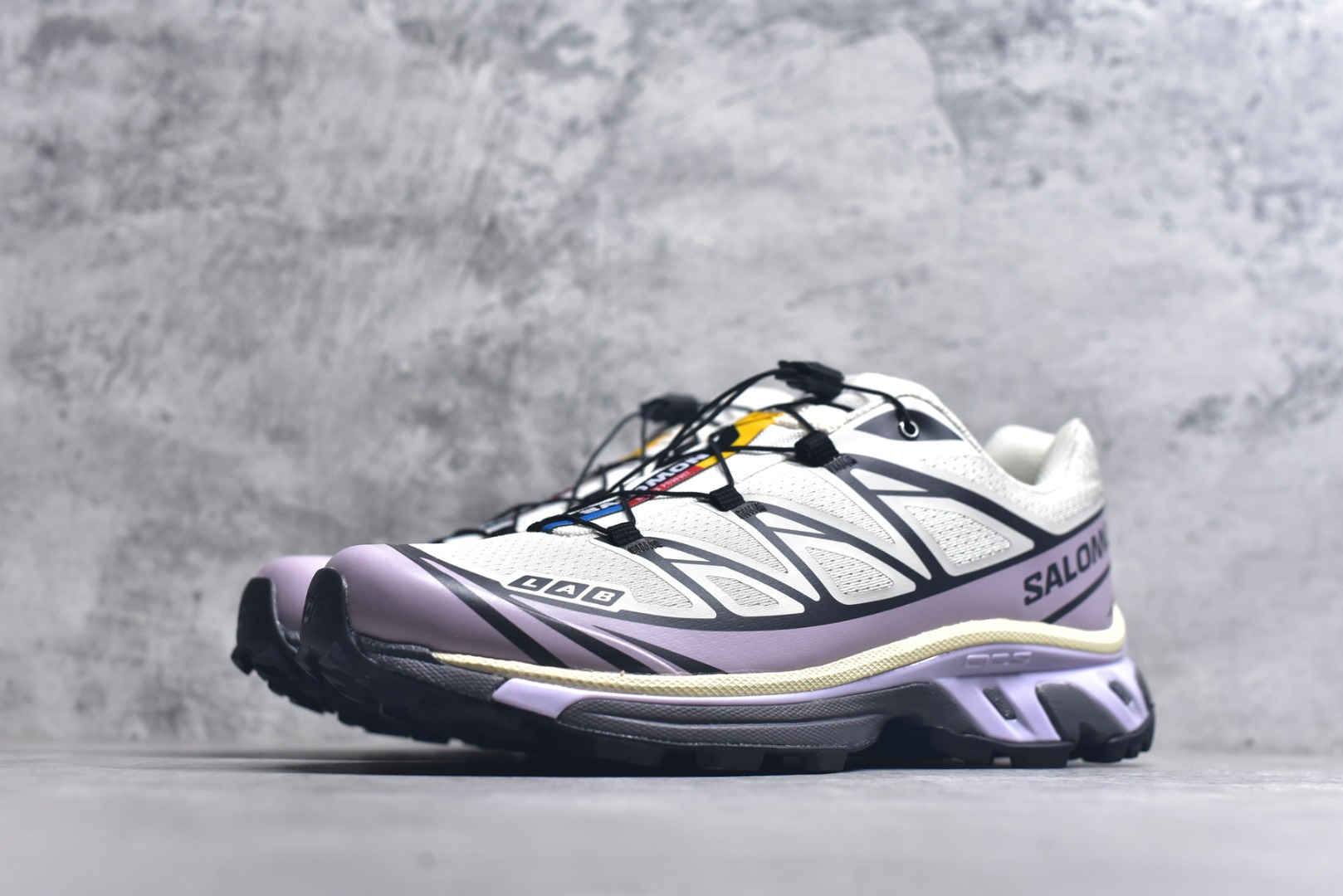 图片[2]-#法国户外品牌-萨洛蒙 Salomon XT-6 萨洛蒙复古潮流户外机能登山跑鞋 纯原外贸平台特供订单 耗时半年巨作 全套原纸板楦头开发 原厂特供网布配套加持 确保原汁原味 完美呈现版型 原档数据独家私模五层组合大底 男女鞋同步官方开发至46.5 原装Ortholite轻量化鞋垫 中底布带钢印编号 原厂TPU锁扣 进口港宝加持 后跟自然饱满 还原公司包裹性 鞋面以“锯齿”状的包裹系统呈现 在基色底之下加入了各种色点缀 将公司的最新技术和时尚前卫的造型融入耐用的长跑款式中 鞋面由 TPU 薄膜制成 并焊接在高耐磨网眼上 使其既时尚又坚固 由 ACS底盘支撑 可增强稳定性和支撑力 以及由橡胶凸耳 Contragrip外底覆盖的 EVA 缓冲中底 旨在应对崎岖的地形 鞋舌上的彩色Salomon 标签、Quicklace 系统以及鞋头、鞋舌和鞋跟上的附加品牌使细节更加完美 让穿着者可以轻松驾驭户外与通勤下的任何运动生活场景 无缝鞋身户外随意纵横 颜值与脚感兼备 出街通勤 绝对非常吸睛 你值得拥有 货号： 477376 263633 尺码：36 36.5 37.5 38 38.5 39 40 40.5 41 42 42.5 43 44 44.5 45 46 46.5-选品中心