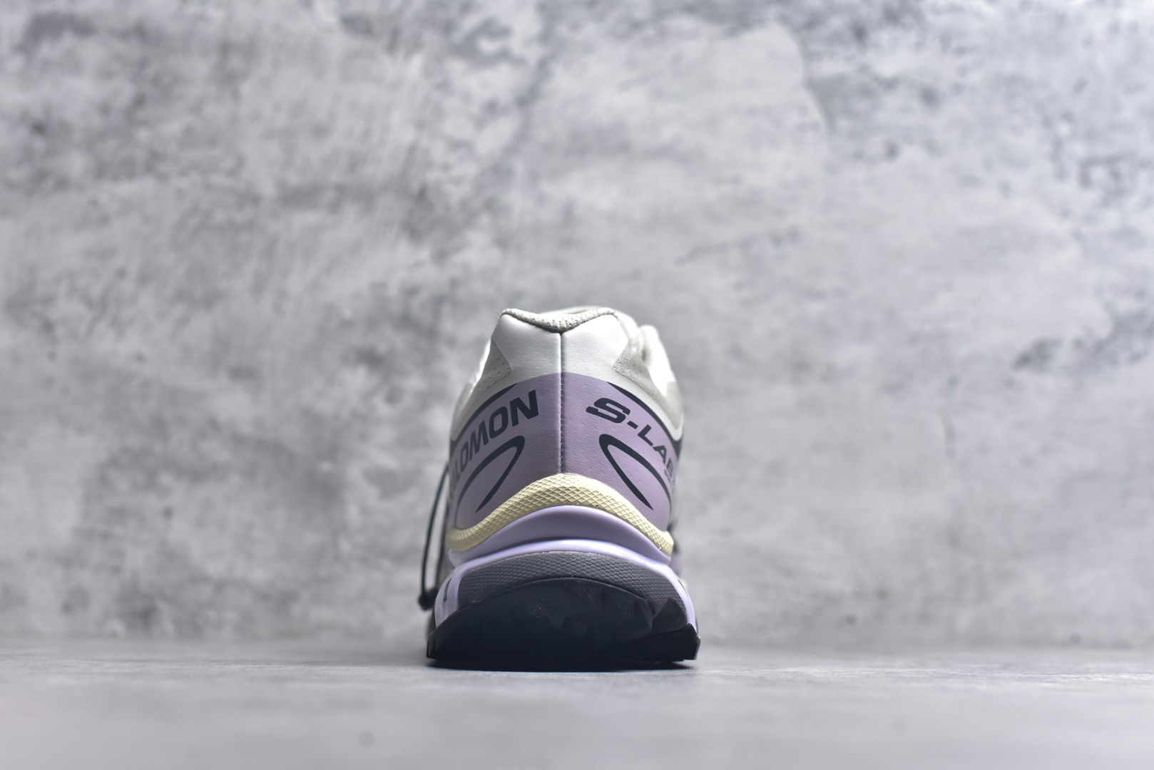 图片[5]-#法国户外品牌-萨洛蒙 Salomon XT-6 萨洛蒙复古潮流户外机能登山跑鞋 纯原外贸平台特供订单 耗时半年巨作 全套原纸板楦头开发 原厂特供网布配套加持 确保原汁原味 完美呈现版型 原档数据独家私模五层组合大底 男女鞋同步官方开发至46.5 原装Ortholite轻量化鞋垫 中底布带钢印编号 原厂TPU锁扣 进口港宝加持 后跟自然饱满 还原公司包裹性 鞋面以“锯齿”状的包裹系统呈现 在基色底之下加入了各种色点缀 将公司的最新技术和时尚前卫的造型融入耐用的长跑款式中 鞋面由 TPU 薄膜制成 并焊接在高耐磨网眼上 使其既时尚又坚固 由 ACS底盘支撑 可增强稳定性和支撑力 以及由橡胶凸耳 Contragrip外底覆盖的 EVA 缓冲中底 旨在应对崎岖的地形 鞋舌上的彩色Salomon 标签、Quicklace 系统以及鞋头、鞋舌和鞋跟上的附加品牌使细节更加完美 让穿着者可以轻松驾驭户外与通勤下的任何运动生活场景 无缝鞋身户外随意纵横 颜值与脚感兼备 出街通勤 绝对非常吸睛 你值得拥有 货号： 477376 263633 尺码：36 36.5 37.5 38 38.5 39 40 40.5 41 42 42.5 43 44 44.5 45 46 46.5-选品中心