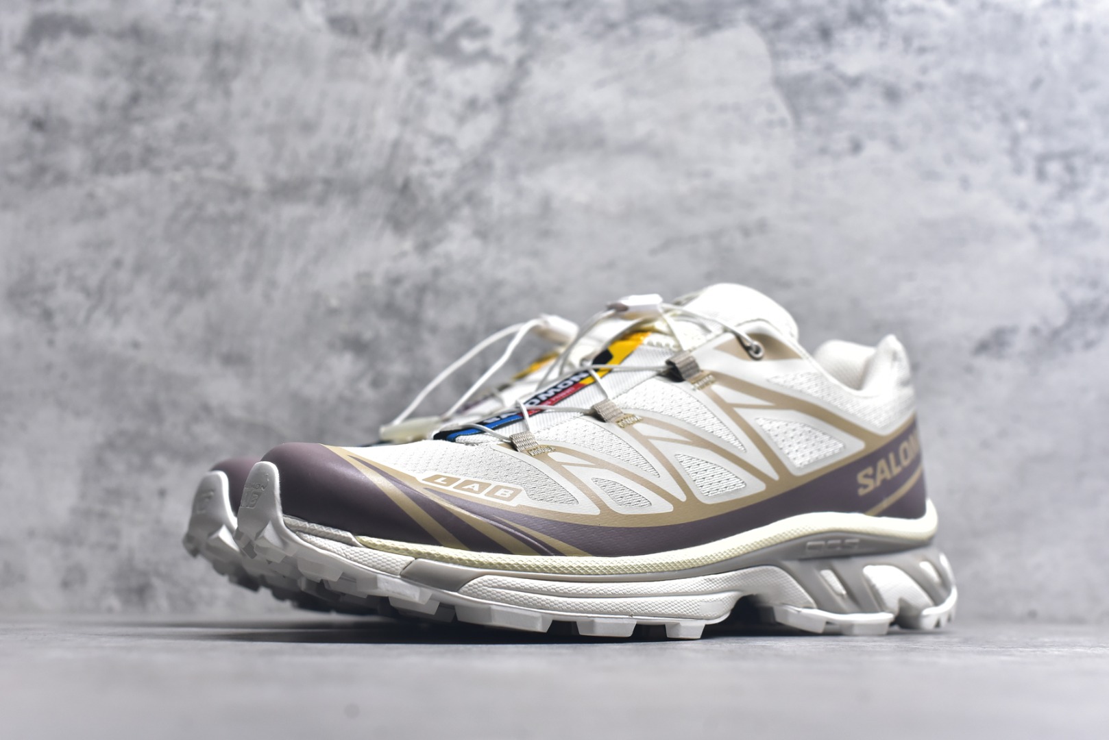 图片[2]-#法国户外品牌-萨洛蒙 Salomon XT-6 萨洛蒙复古潮流户外机能登山跑鞋 纯原外贸平台特供订单 耗时半年巨作 全套原纸板楦头开发 原厂特供网布配套加持 确保原汁原味 完美呈现版型 原档数据独家私模五层组合大底 男女鞋同步官方开发至46.5 原装Ortholite轻量化鞋垫 中底布带钢印编号 原厂TPU锁扣 进口港宝加持 后跟自然饱满 还原公司包裹性 鞋面以“锯齿”状的包裹系统呈现 在基色底之下加入了各种色点缀 将公司的最新技术和时尚前卫的造型融入耐用的长跑款式中 鞋面由 TPU 薄膜制成 并焊接在高耐磨网眼上 使其既时尚又坚固 由 ACS底盘支撑 可增强稳定性和支撑力 以及由橡胶凸耳 Contragrip外底覆盖的 EVA 缓冲中底 旨在应对崎岖的地形 鞋舌上的彩色Salomon 标签、Quicklace 系统以及鞋头、鞋舌和鞋跟上的附加品牌使细节更加完美 让穿着者可以轻松驾驭户外与通勤下的任何运动生活场景 无缝鞋身户外随意纵横 颜值与脚感兼备 出街通勤 绝对非常吸睛 你值得拥有 货号： 477377 263633 尺码：36 36.5 37.5 38 38.5 39 40 40.5 41 42 42.5 43 44 44.5 45 46 46.5-选品中心